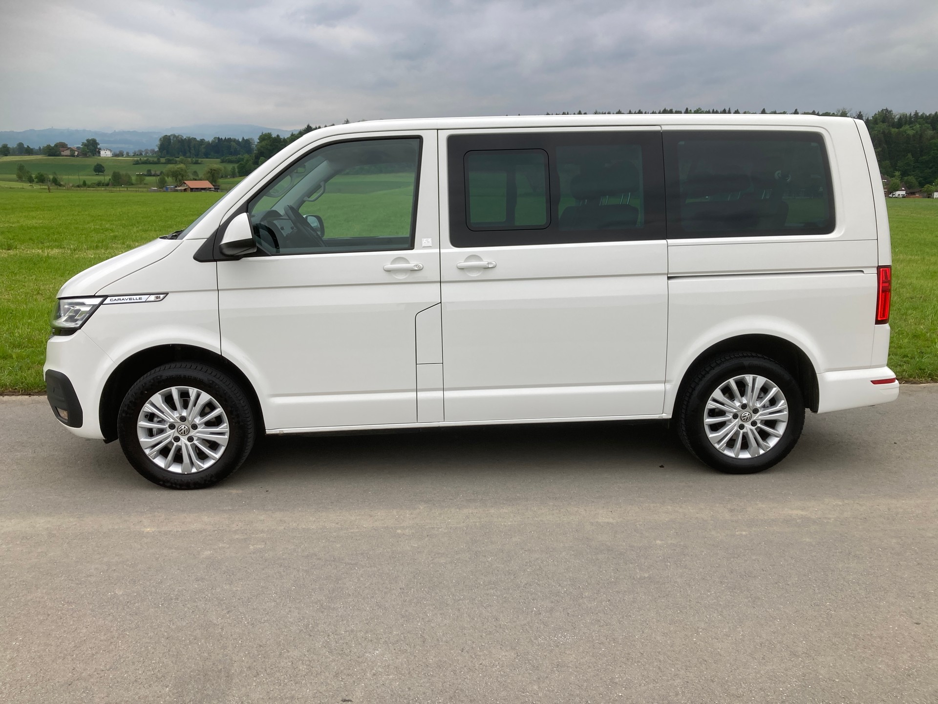 VW T6.1 2.0 TDI DSG 8 Sitzer mit Anhängerkupplung-image-4