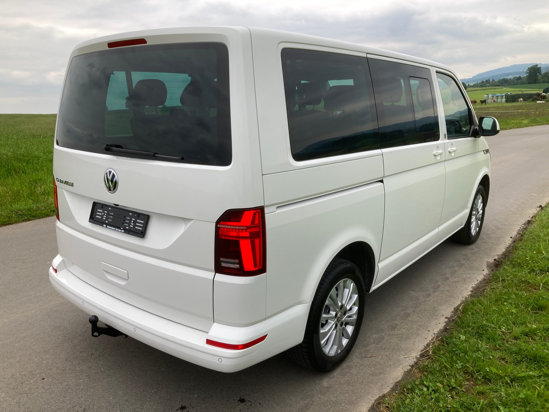 VW T6.1 2.0 TDI DSG 8 Sitzer mit Anhängerkupplung-image-2