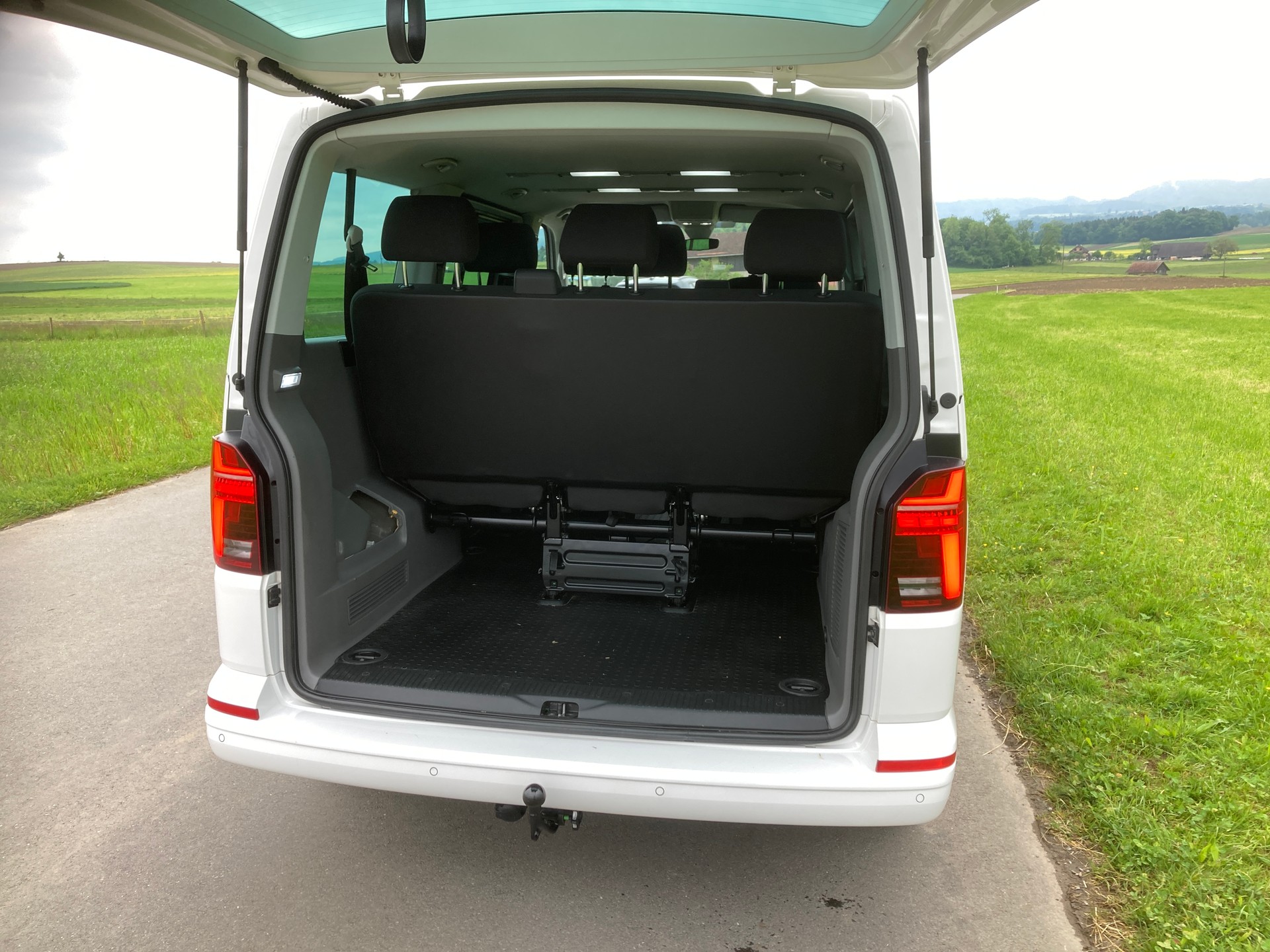 VW T6.1 2.0 TDI DSG 8 Sitzer mit Anhängerkupplung-image-6