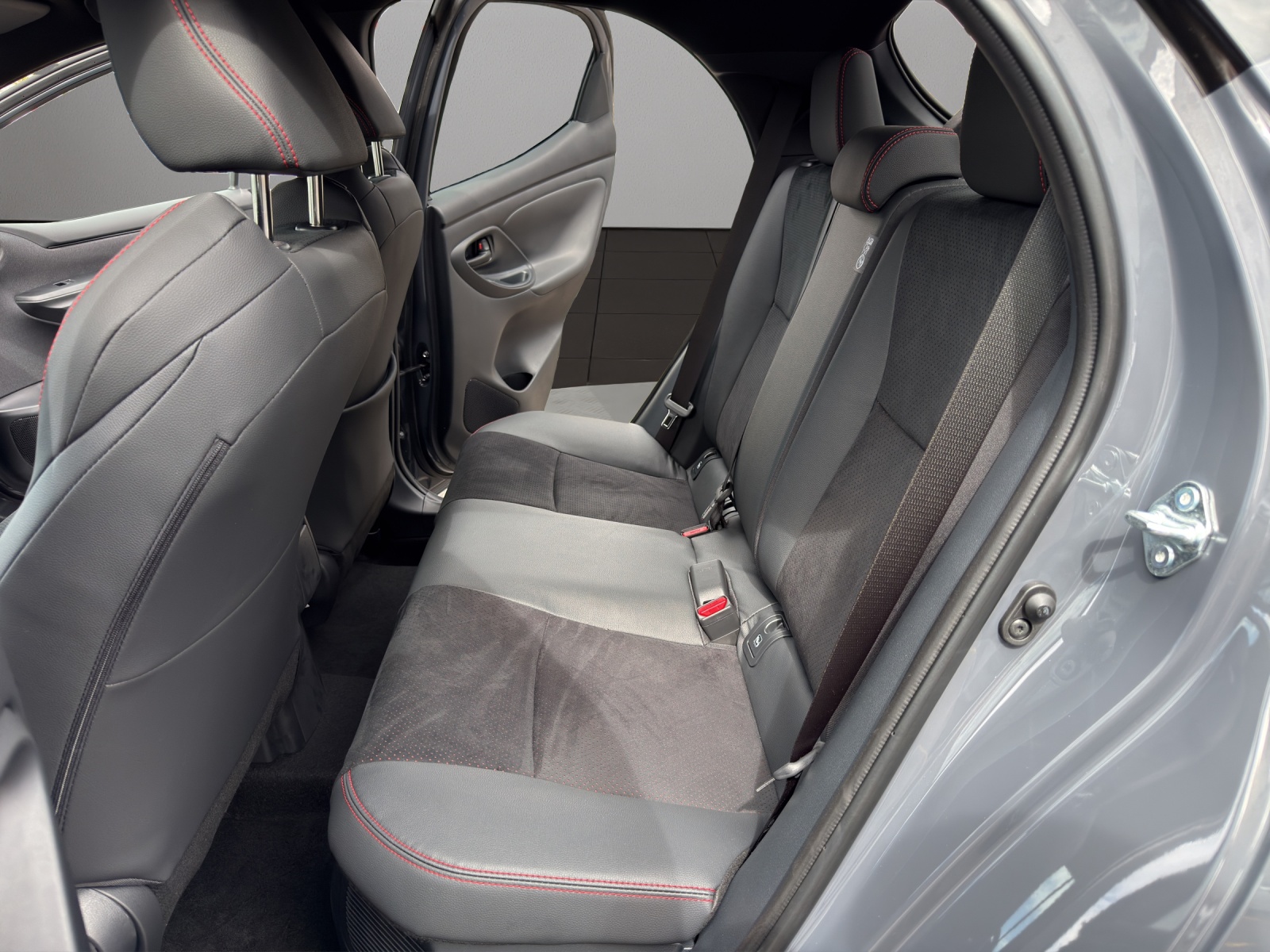 TOYOTA Yaris 1.5 GR Sport e-CVT (4 STÜCK)-image-12