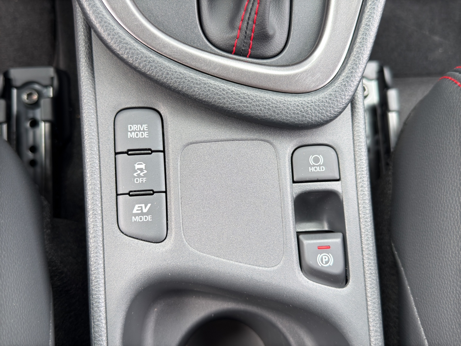TOYOTA Yaris 1.5 GR Sport e-CVT (4 STÜCK)-image-24