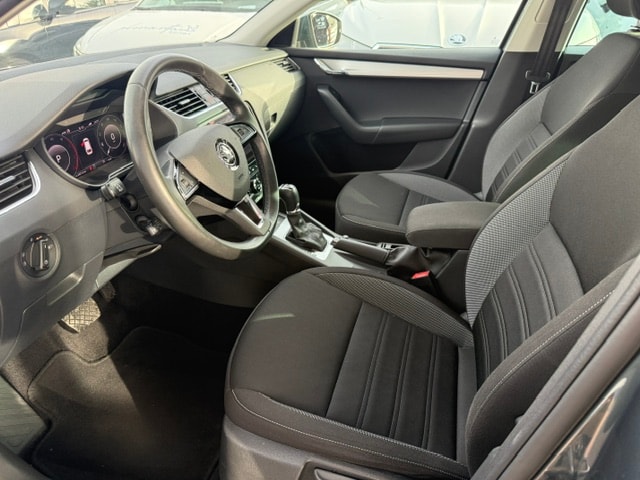 SKODA Octavia Combi 2.0 TDI Ambition 4x4 DSG-image-4