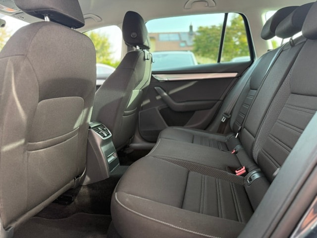 SKODA Octavia Combi 2.0 TDI Ambition 4x4 DSG-image-6