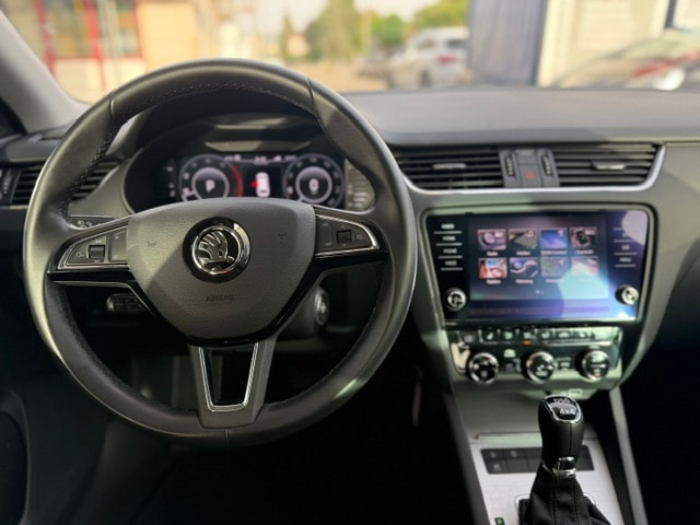 SKODA Octavia Combi 2.0 TDI Ambition 4x4 DSG-image-5