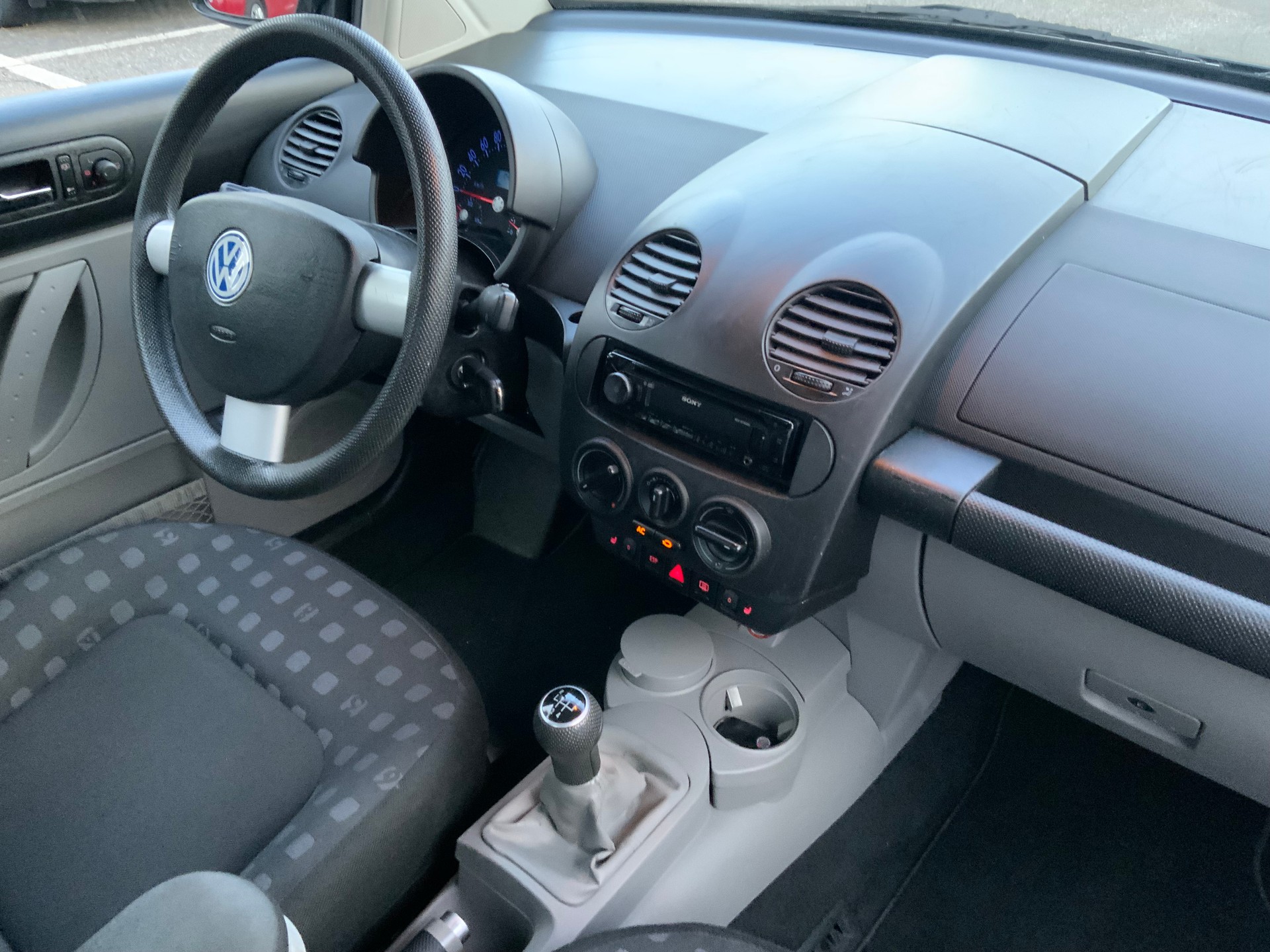 VW Beetle 1.6-image-10