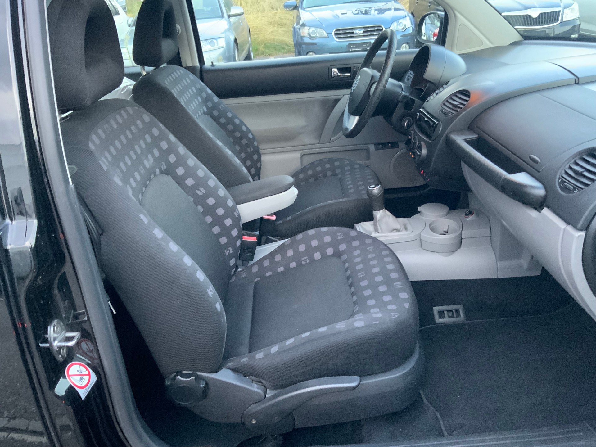 VW Beetle 1.6-image-11