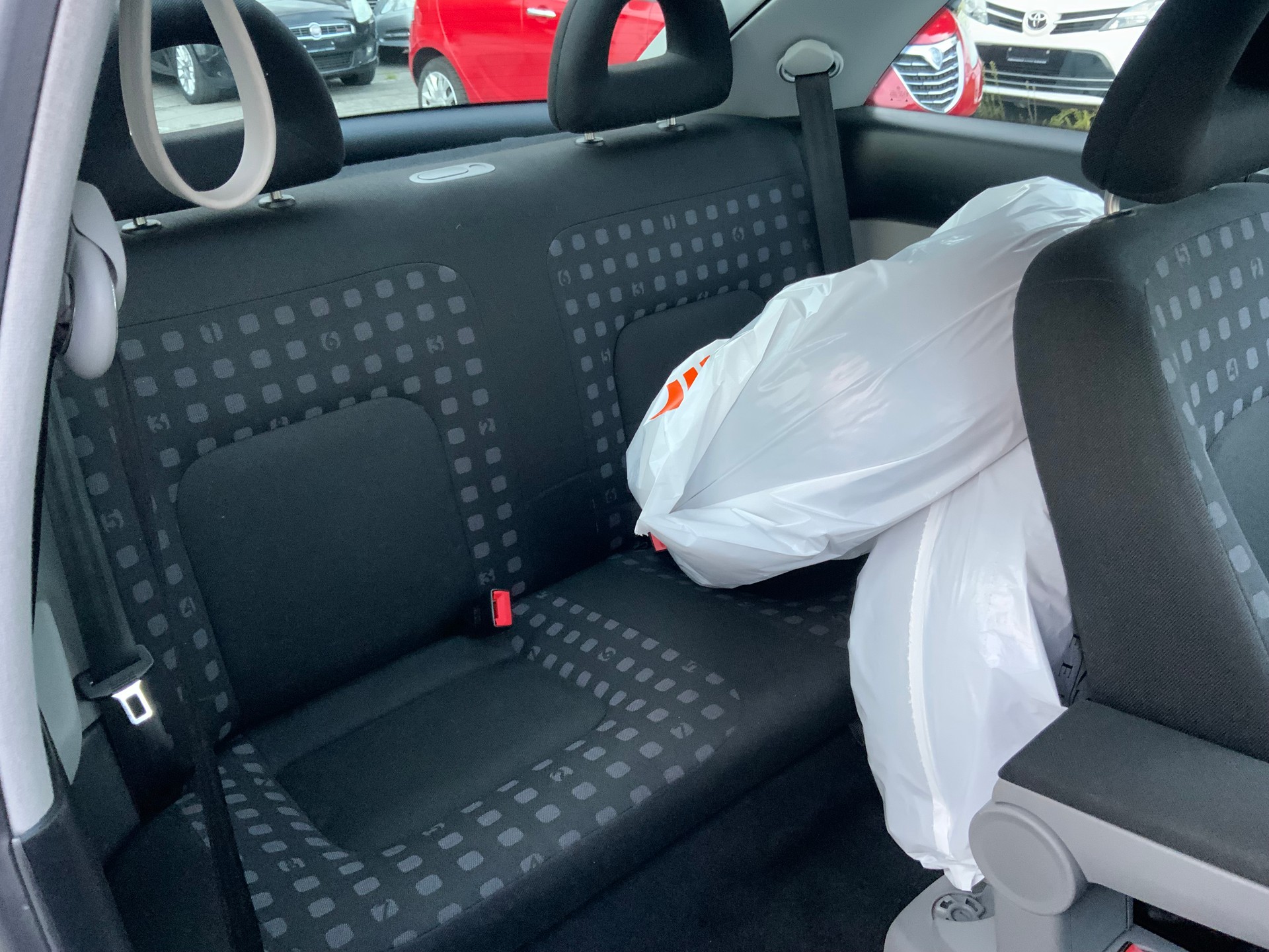 VW Beetle 1.6-image-12