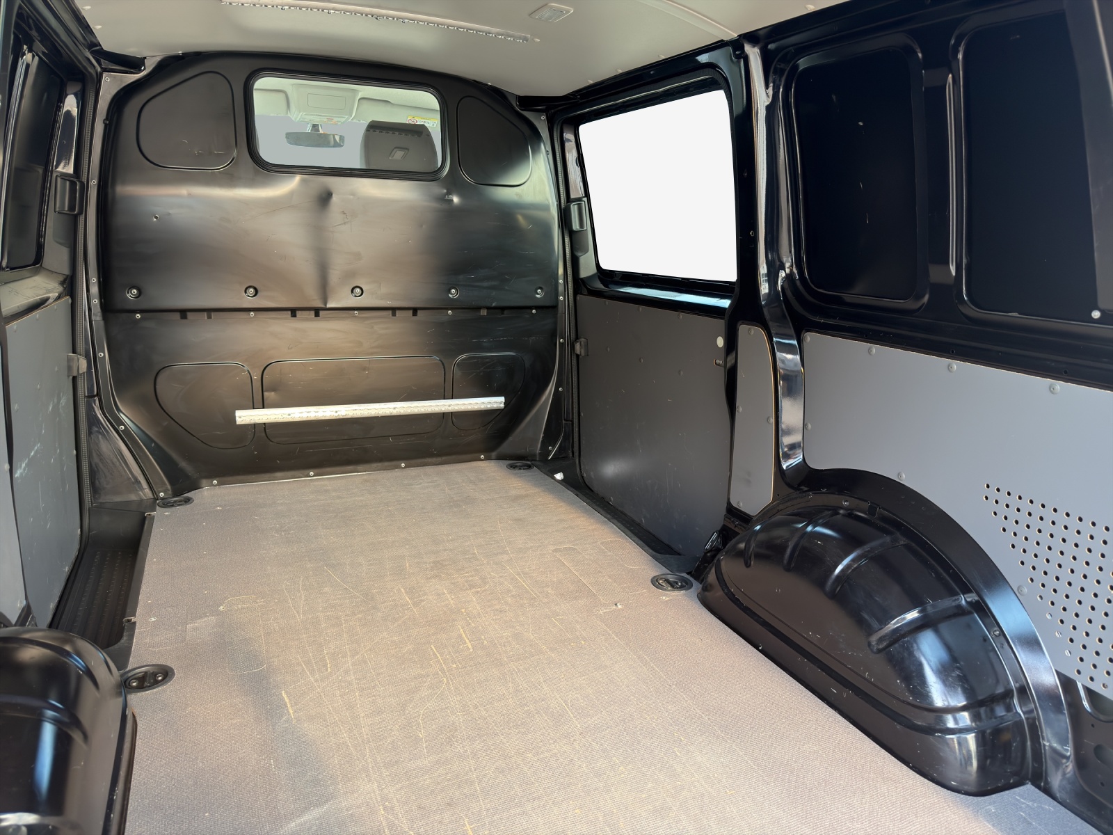 VW T6.1 2.0 TDI DSG-image-13