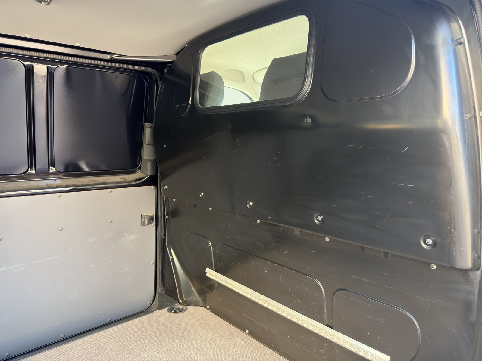 VW T6.1 2.0 TDI DSG-image-11