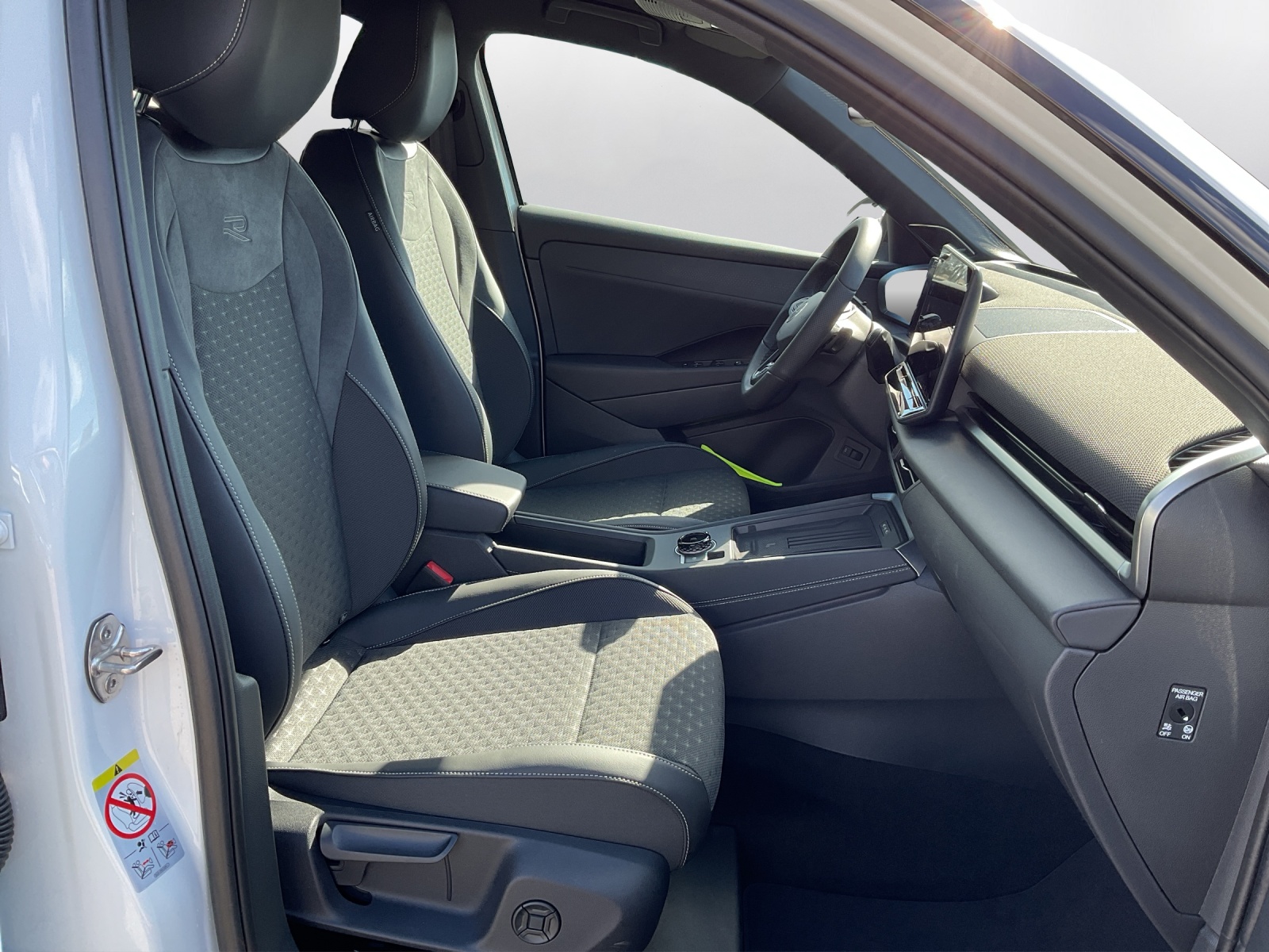 VW T-Roc 1.5 eTSI mHEV R-Line DSG-image-13