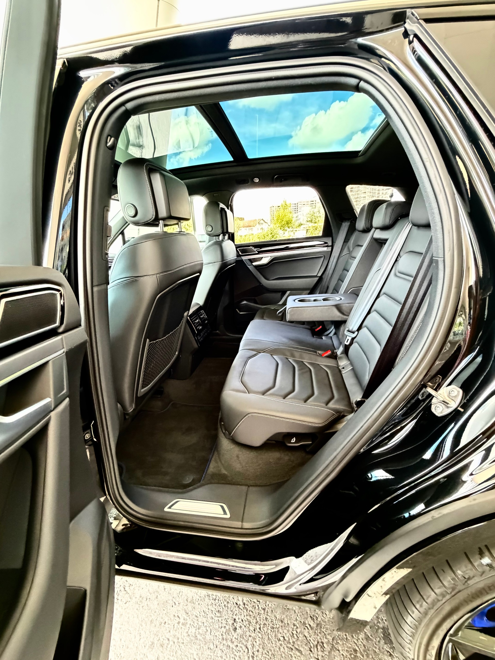 VW 3.0 V6 TSI PHEV R Final Edition-image-4