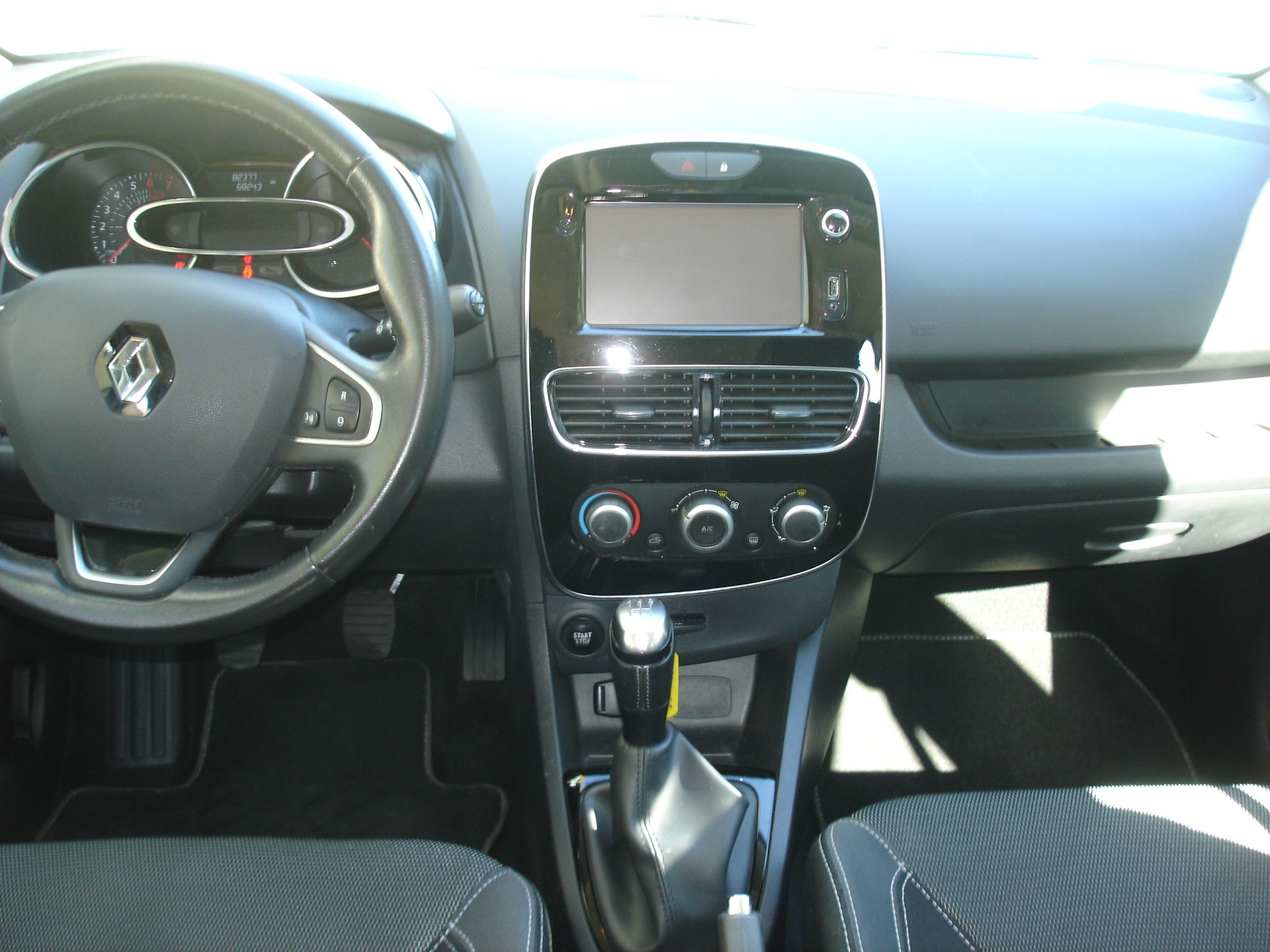 RENAULT Clio 0.9 12V Zen-image-9