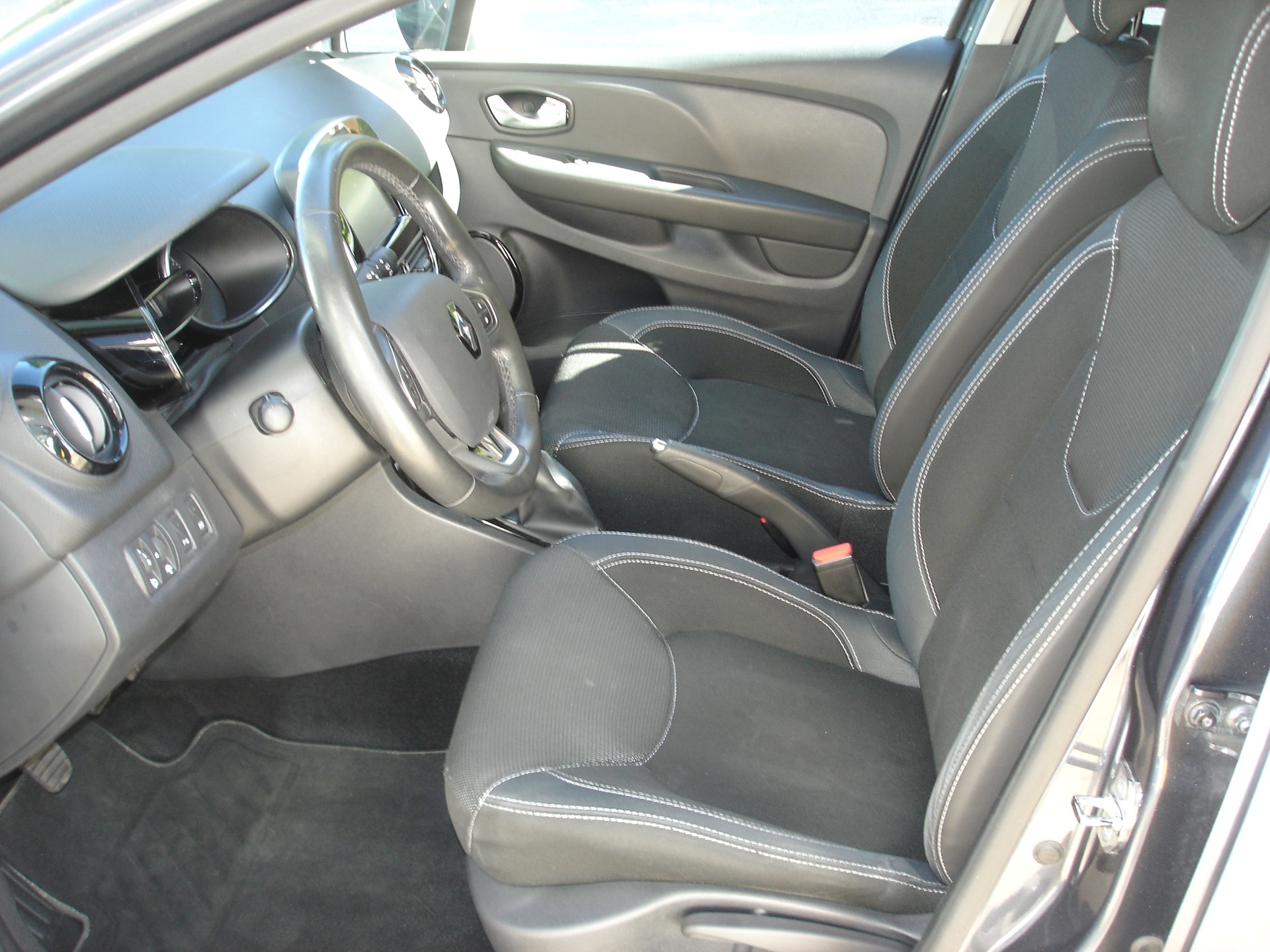 RENAULT Clio 0.9 12V Zen-image-10