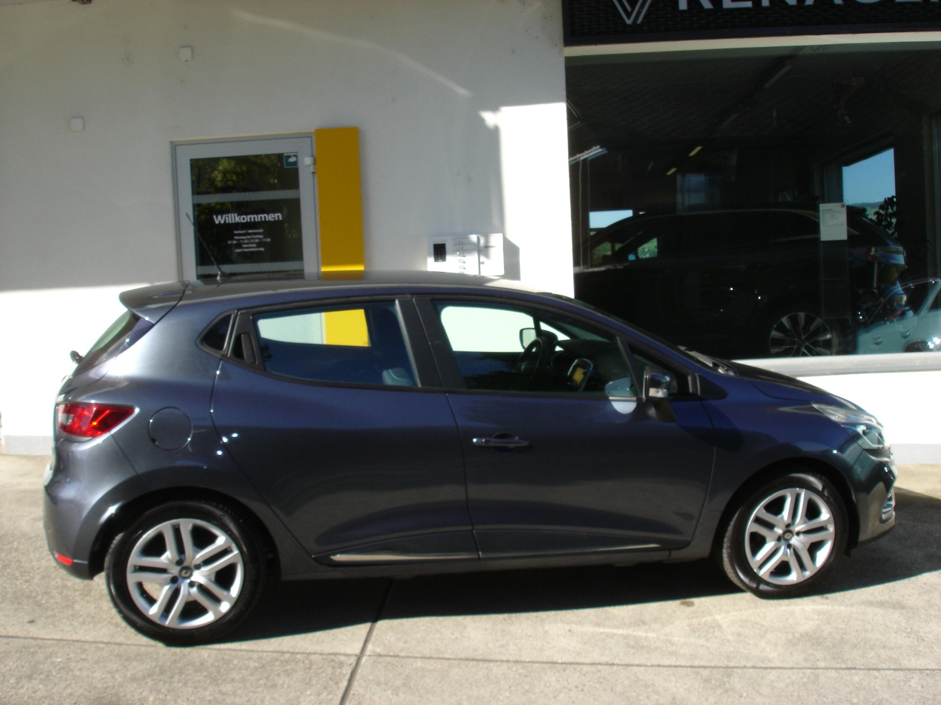 RENAULT Clio 0.9 12V Zen-showroom-element-2