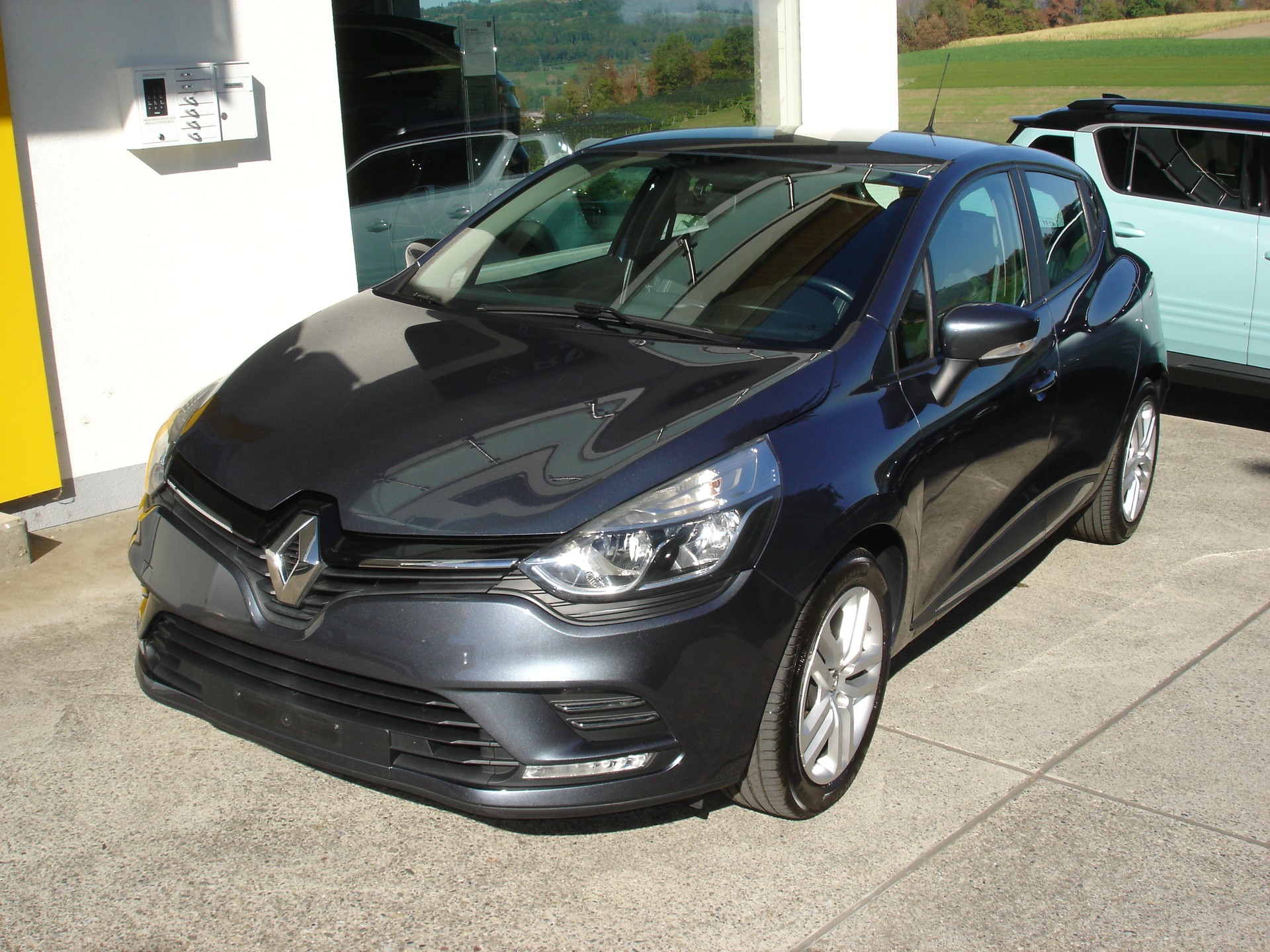 RENAULT Clio 0.9 12V Zen-showroom-element-1