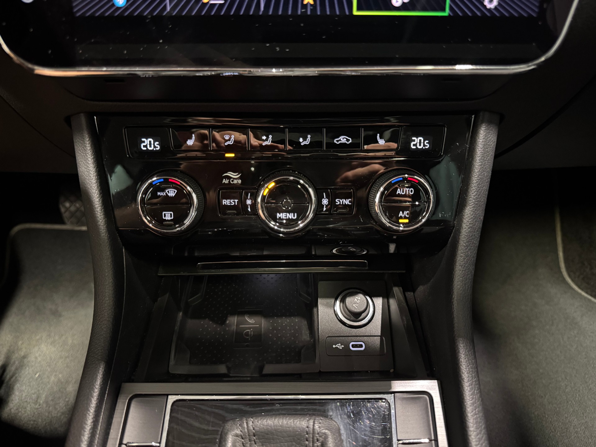 SKODA Superb Combi 2.0 TSI Style DSG (13)-image-16