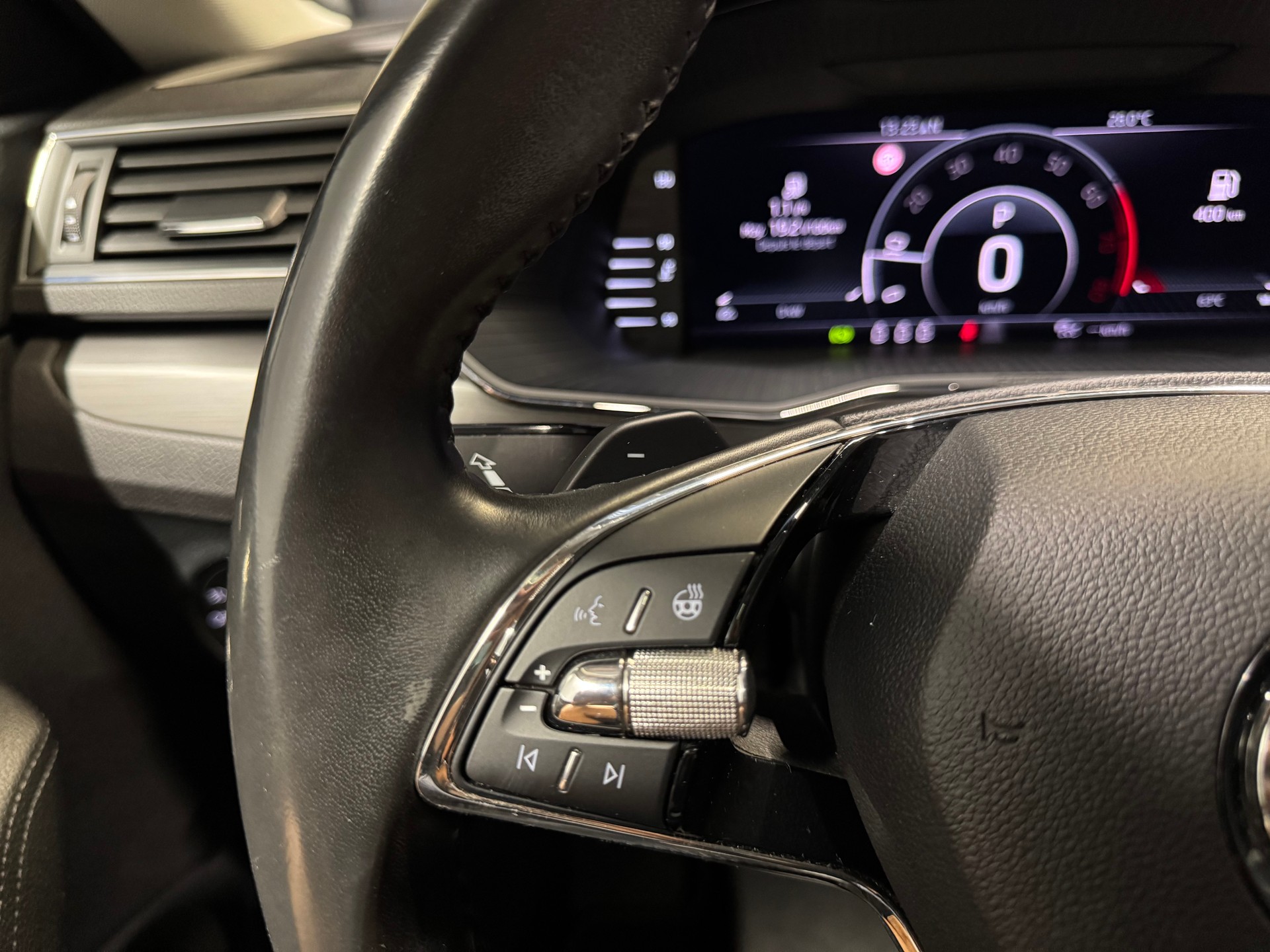 SKODA Superb Combi 2.0 TSI Style DSG (13)-image-11
