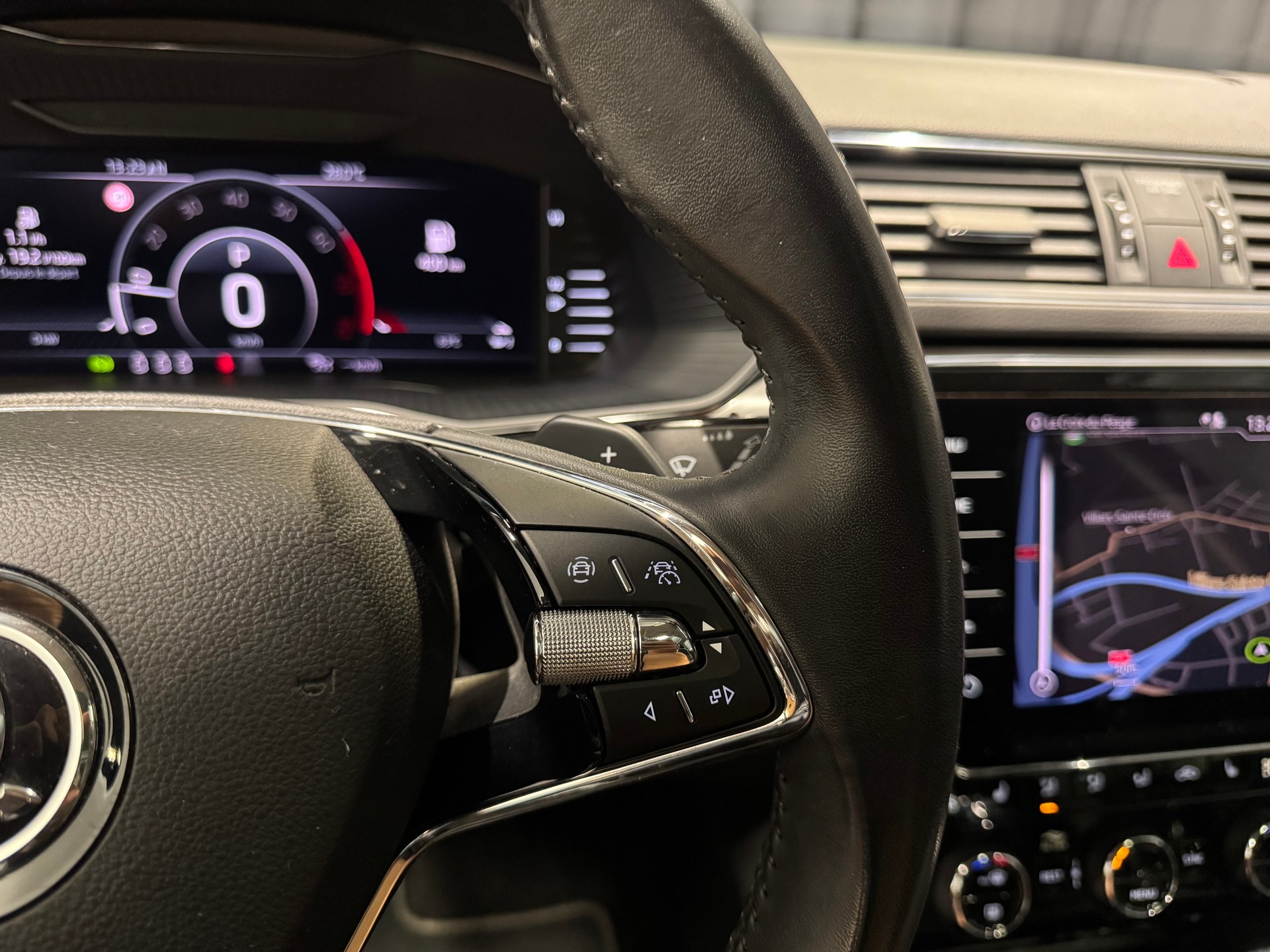 SKODA Superb Combi 2.0 TSI Style DSG (13)-image-12