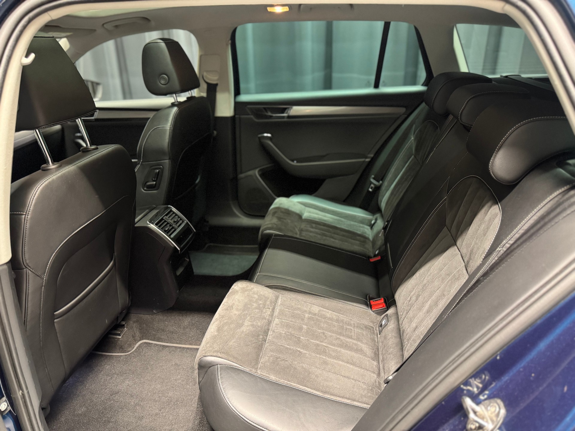 SKODA Superb Combi 2.0 TSI Style DSG (13)-image-7