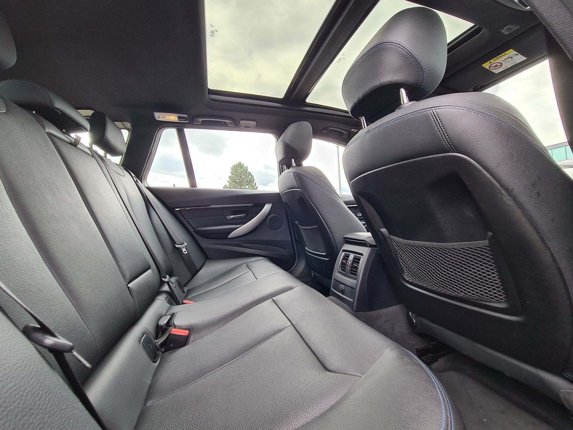 BMW 320d xDrive Touring Edition M Sport Steptronic-image-8
