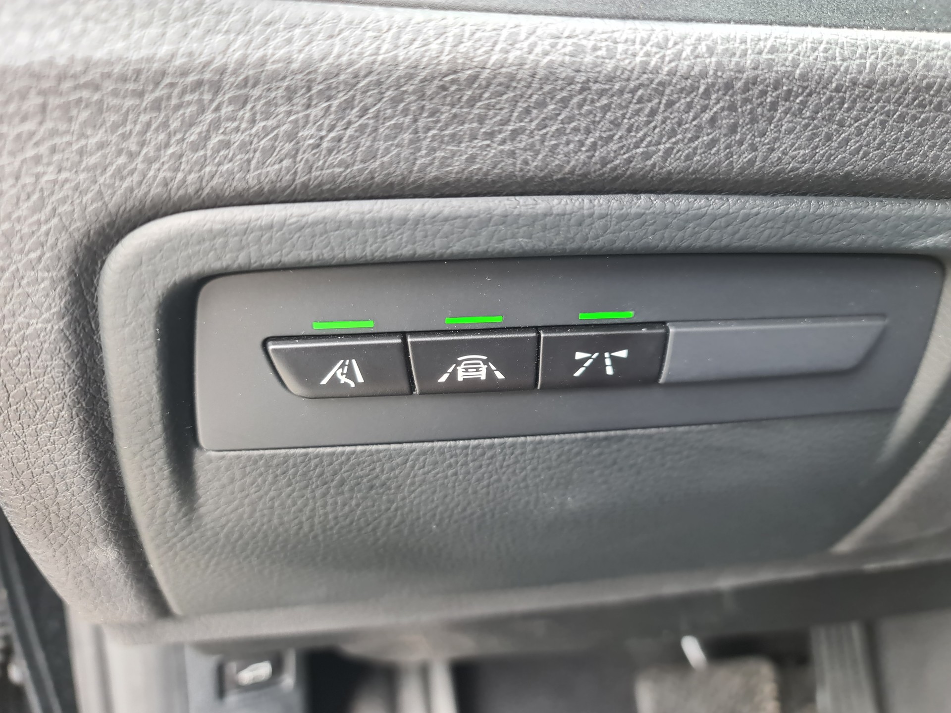 BMW 320d xDrive Touring Edition M Sport Steptronic-image-13