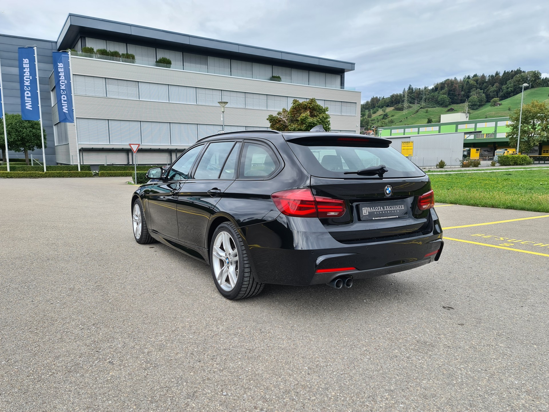 BMW 320d xDrive Touring Edition M Sport Steptronic-image-2