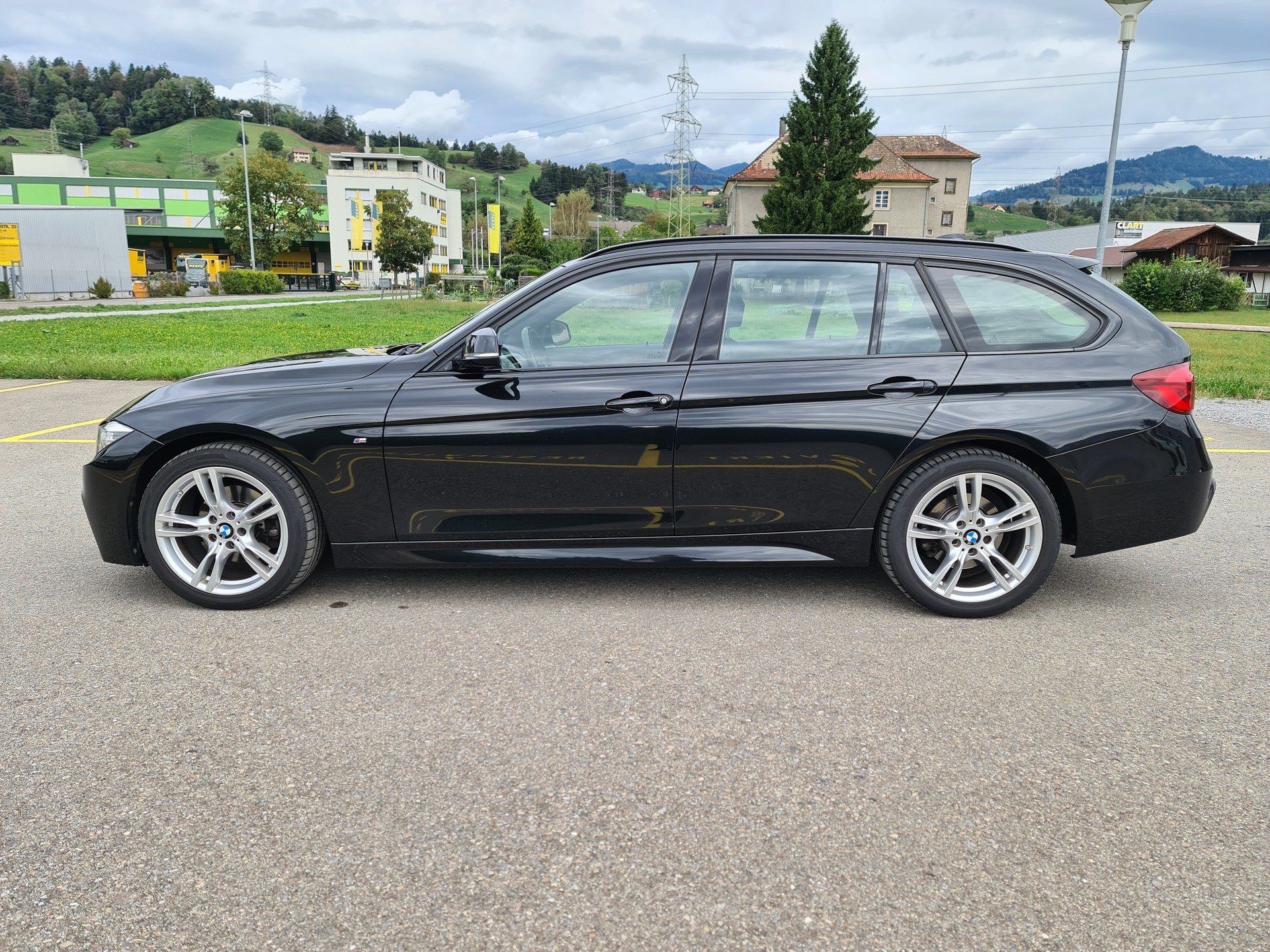 BMW 320d xDrive Touring Edition M Sport Steptronic-image-4