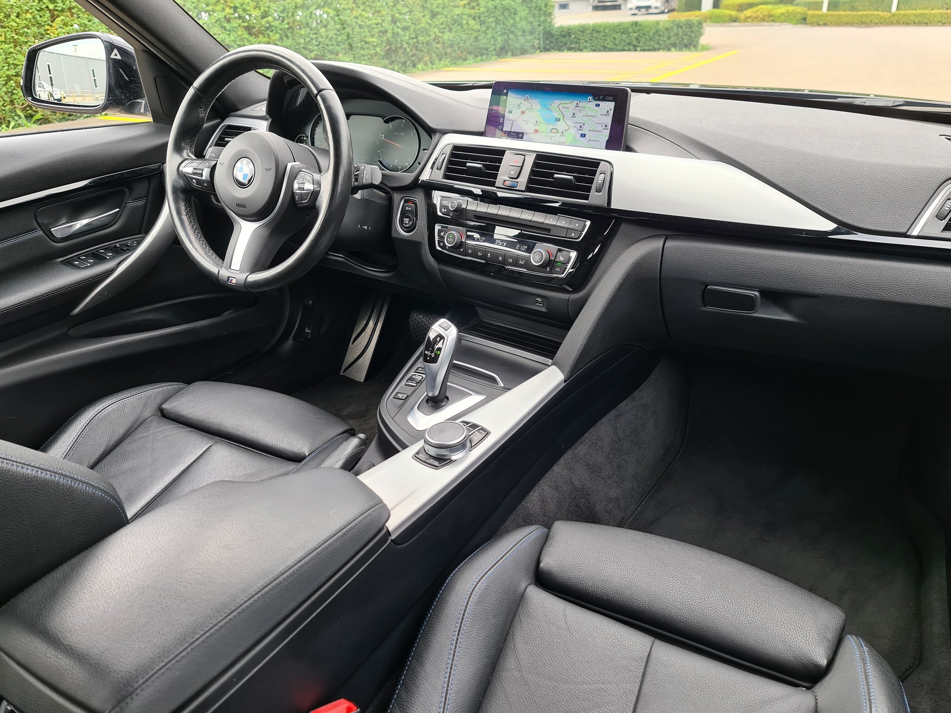 BMW 320d xDrive Touring Edition M Sport Steptronic-image-6