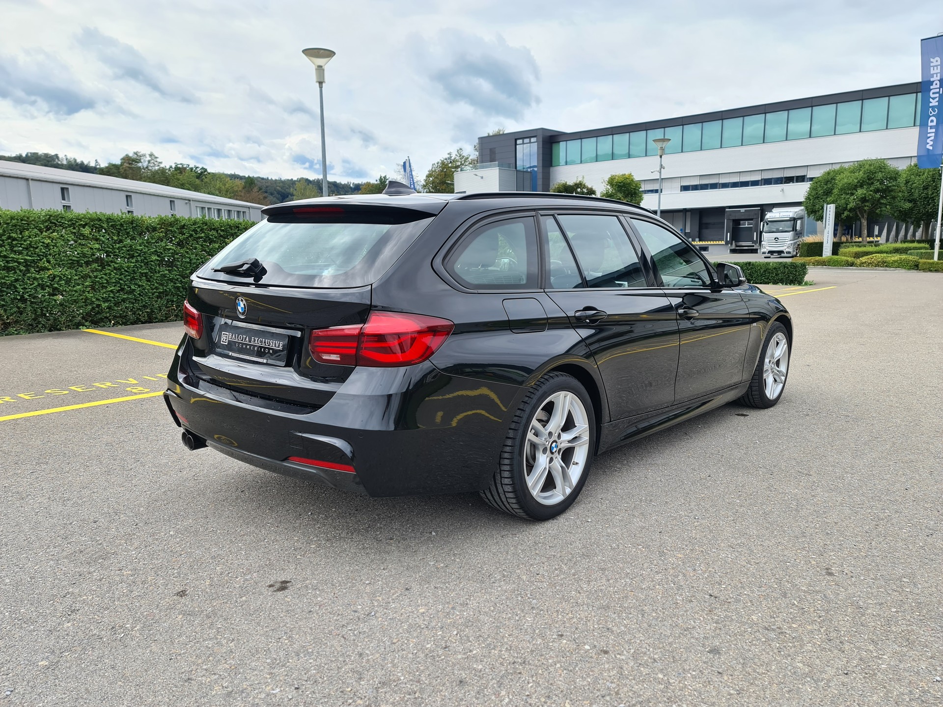 BMW 320d xDrive Touring Edition M Sport Steptronic-image-3