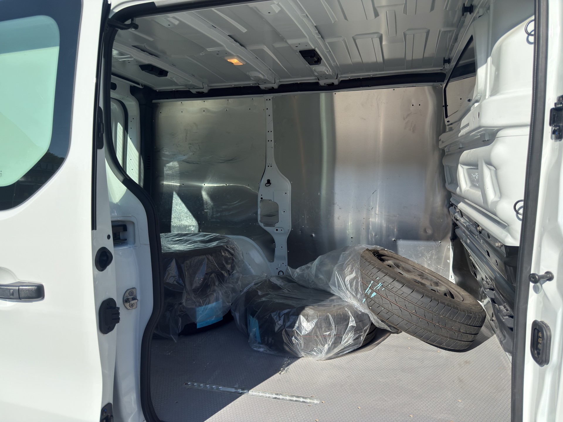 RENAULT Trafic 2.0 Blue dCi 130 Business L1H1 EN-image-15