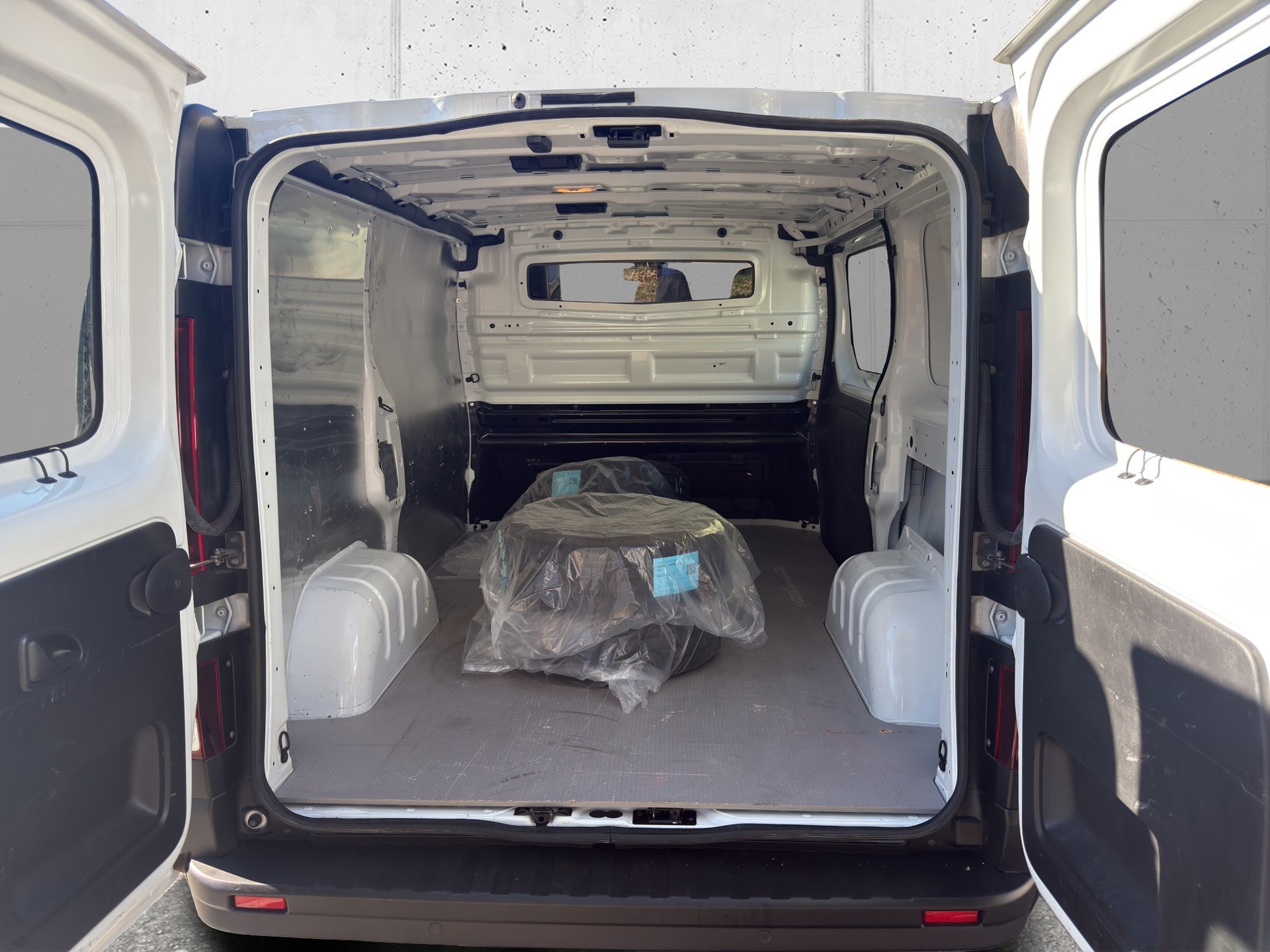 RENAULT Trafic 2.0 Blue dCi 130 Business L1H1 EN-image-14