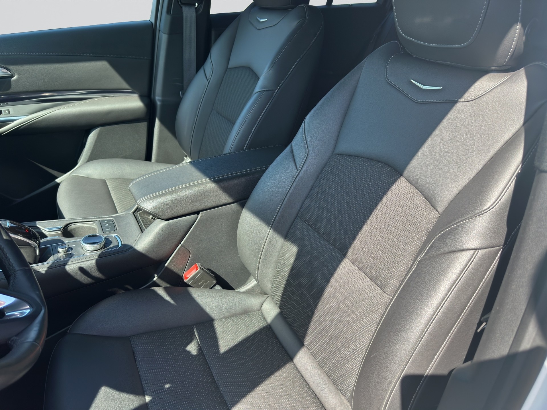 CADILLAC XT4 350T 2.0 Luxury AWD Automat-image-5
