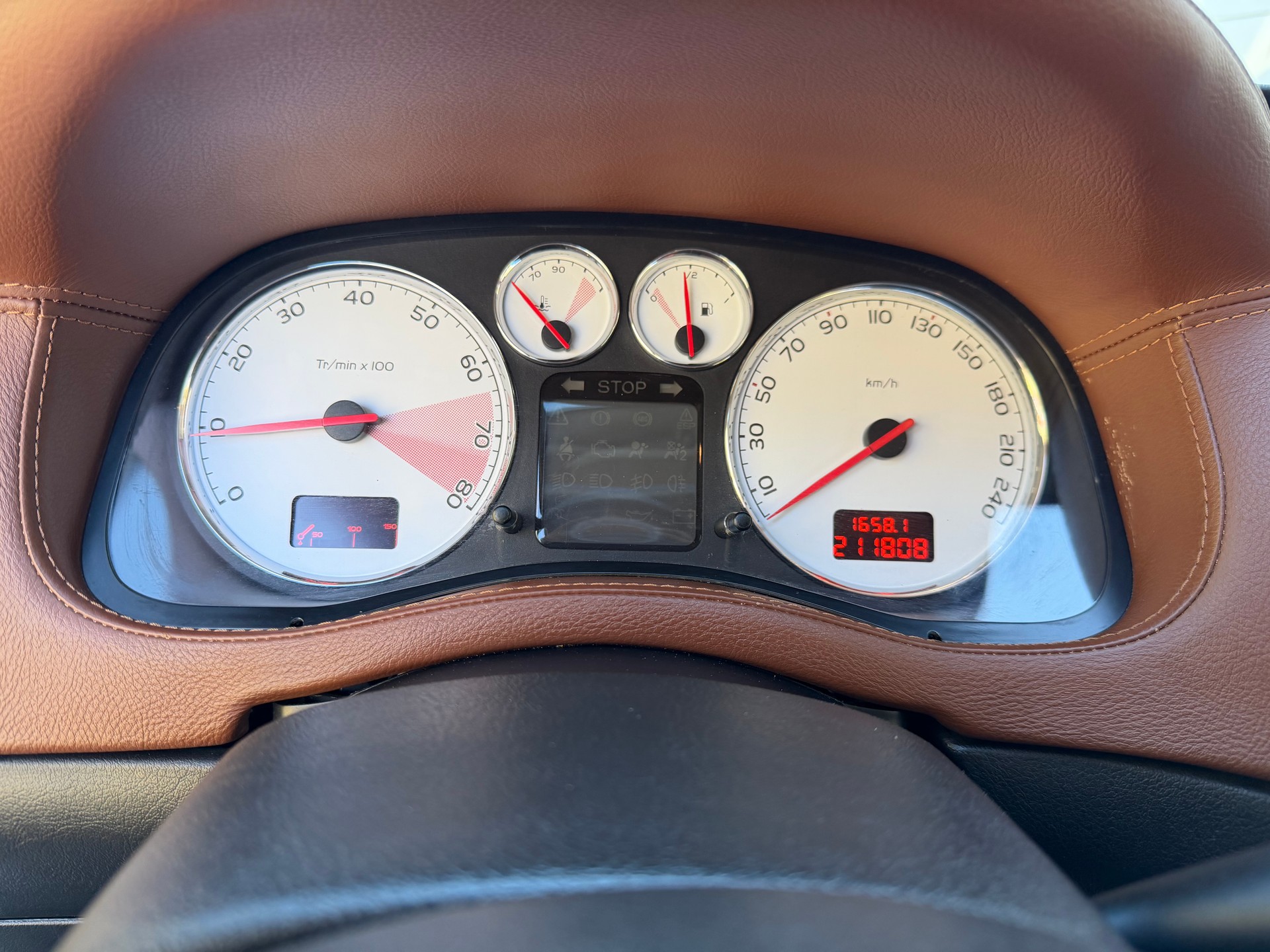 PEUGEOT 307 CC 2.0 16V Platinum Edition-image-6