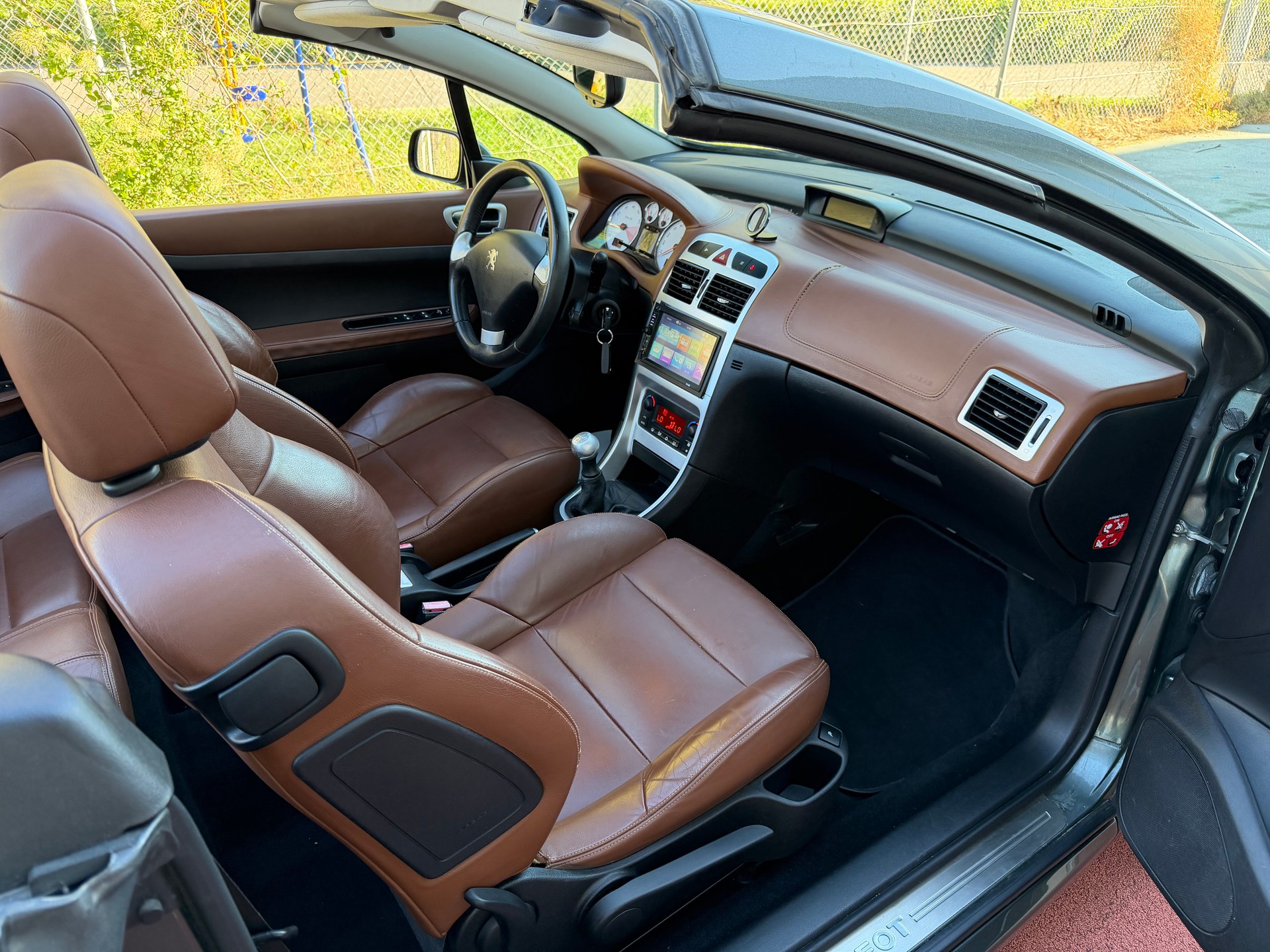 PEUGEOT 307 CC 2.0 16V Platinum Edition-image-8