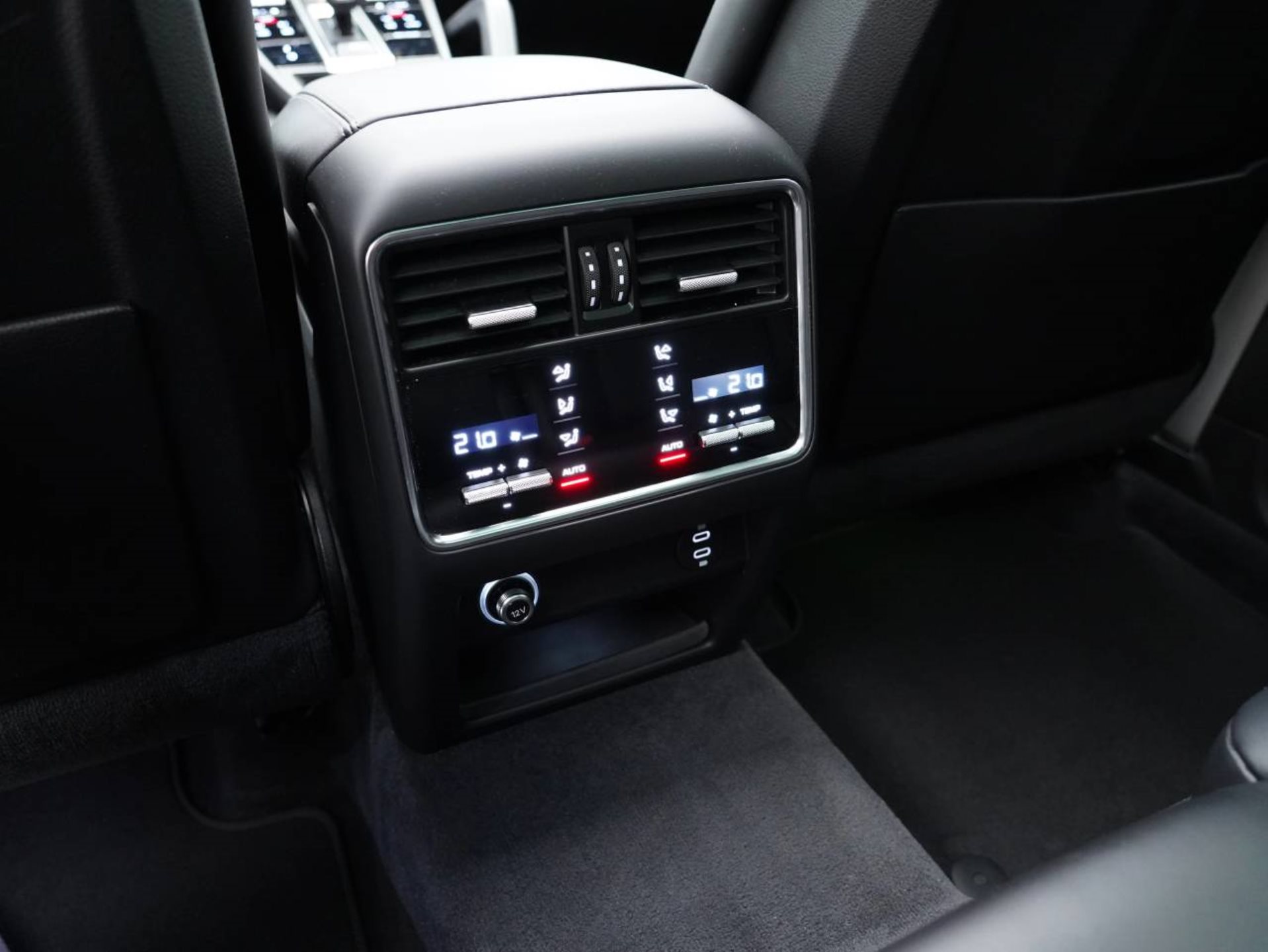 PORSCHE Cayenne E-Hybrid Platinum Edition-image-29