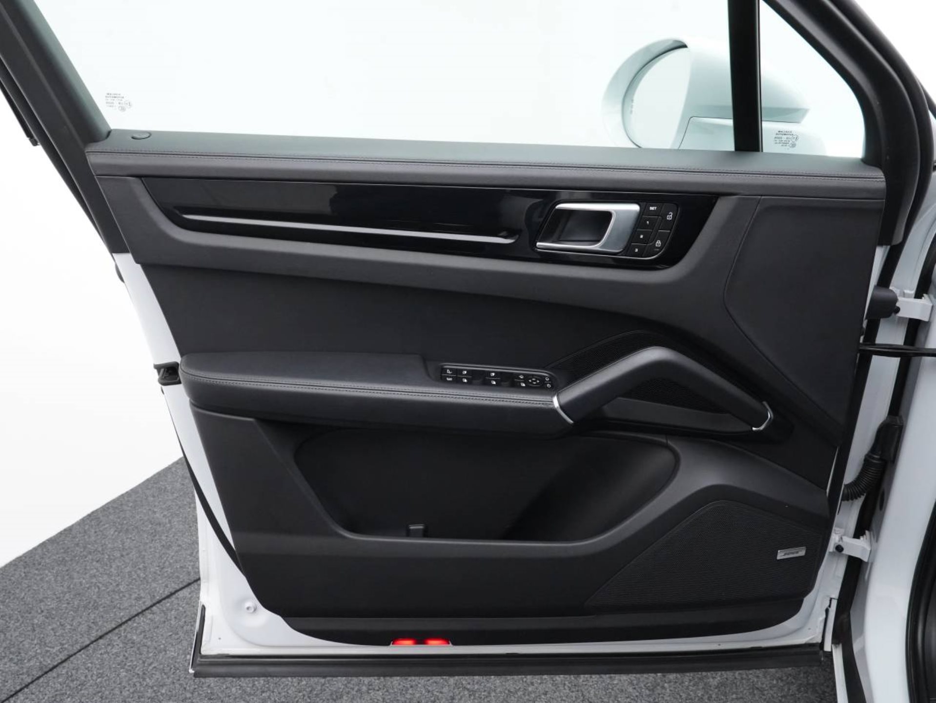 PORSCHE Cayenne E-Hybrid Platinum Edition-image-20
