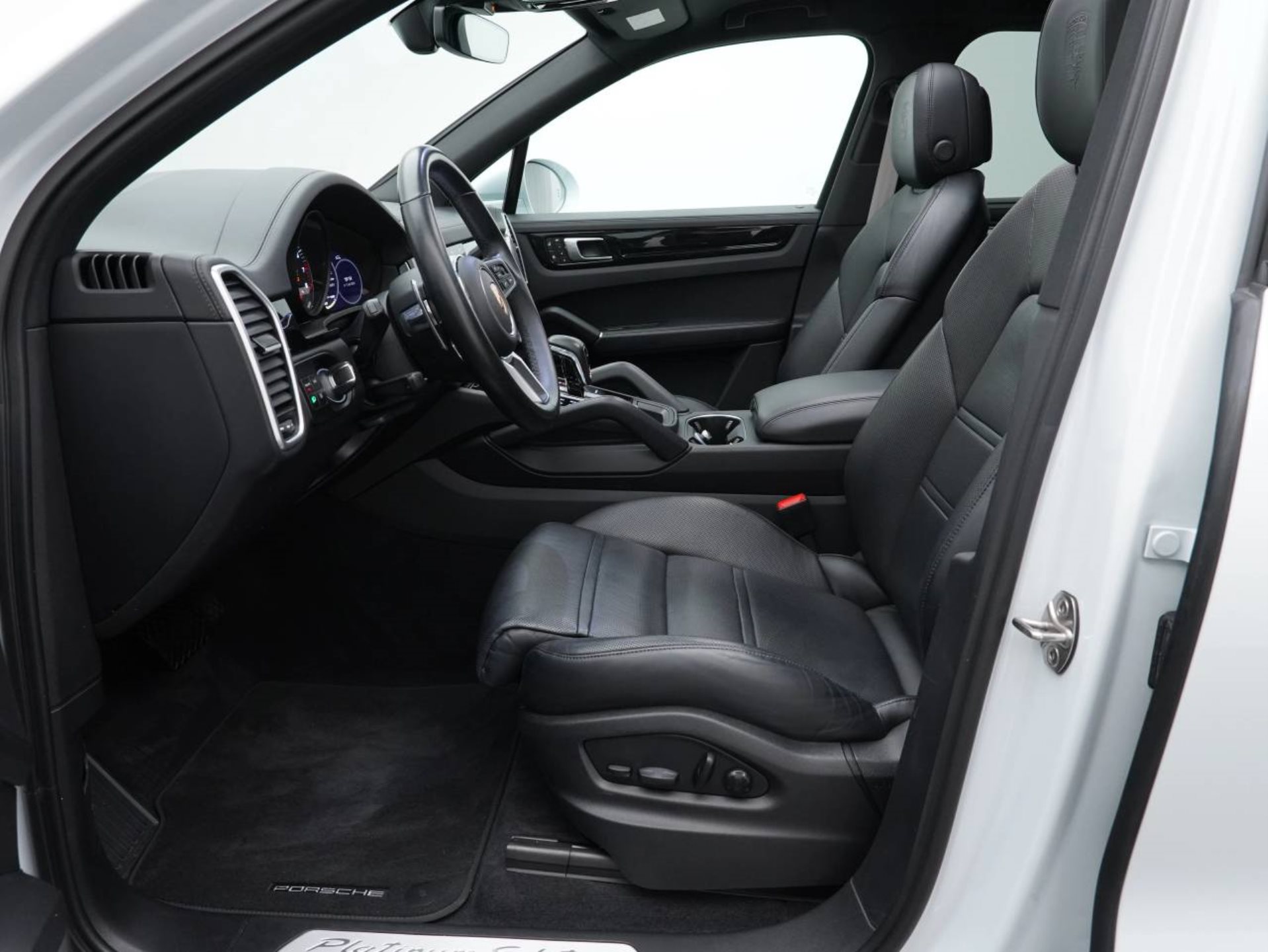 PORSCHE Cayenne E-Hybrid Platinum Edition-image-4