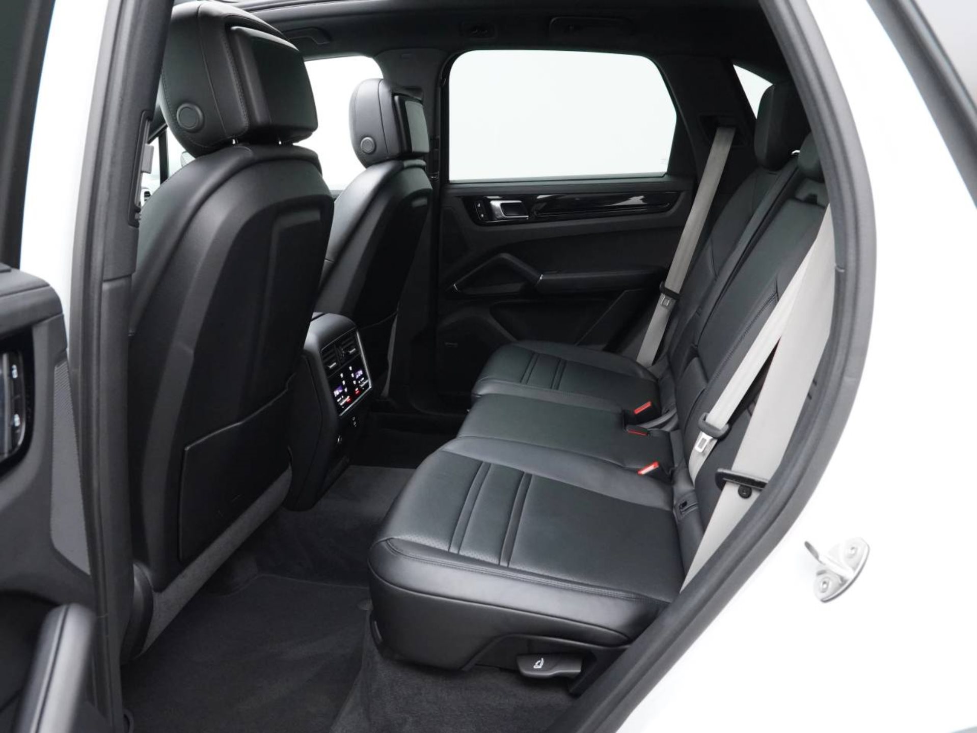 PORSCHE Cayenne E-Hybrid Platinum Edition-image-28