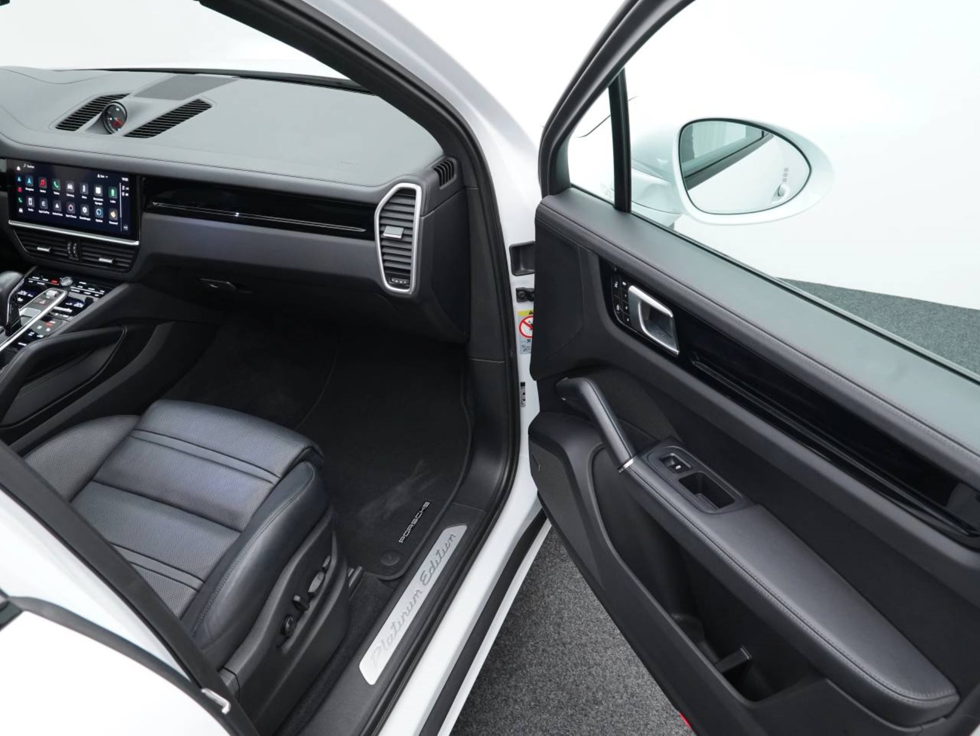 PORSCHE Cayenne E-Hybrid Platinum Edition-image-23