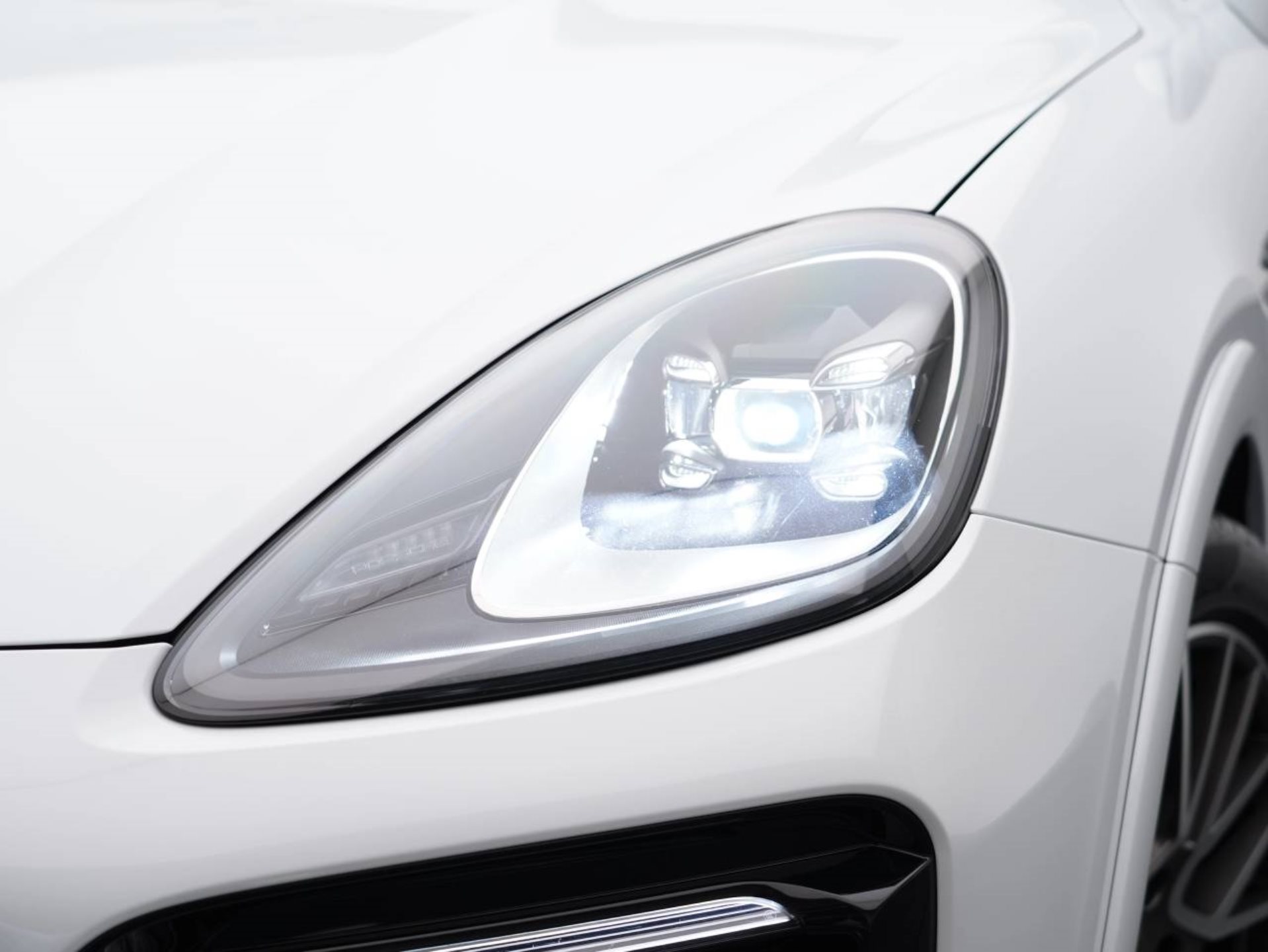 PORSCHE Cayenne E-Hybrid Platinum Edition-image-12
