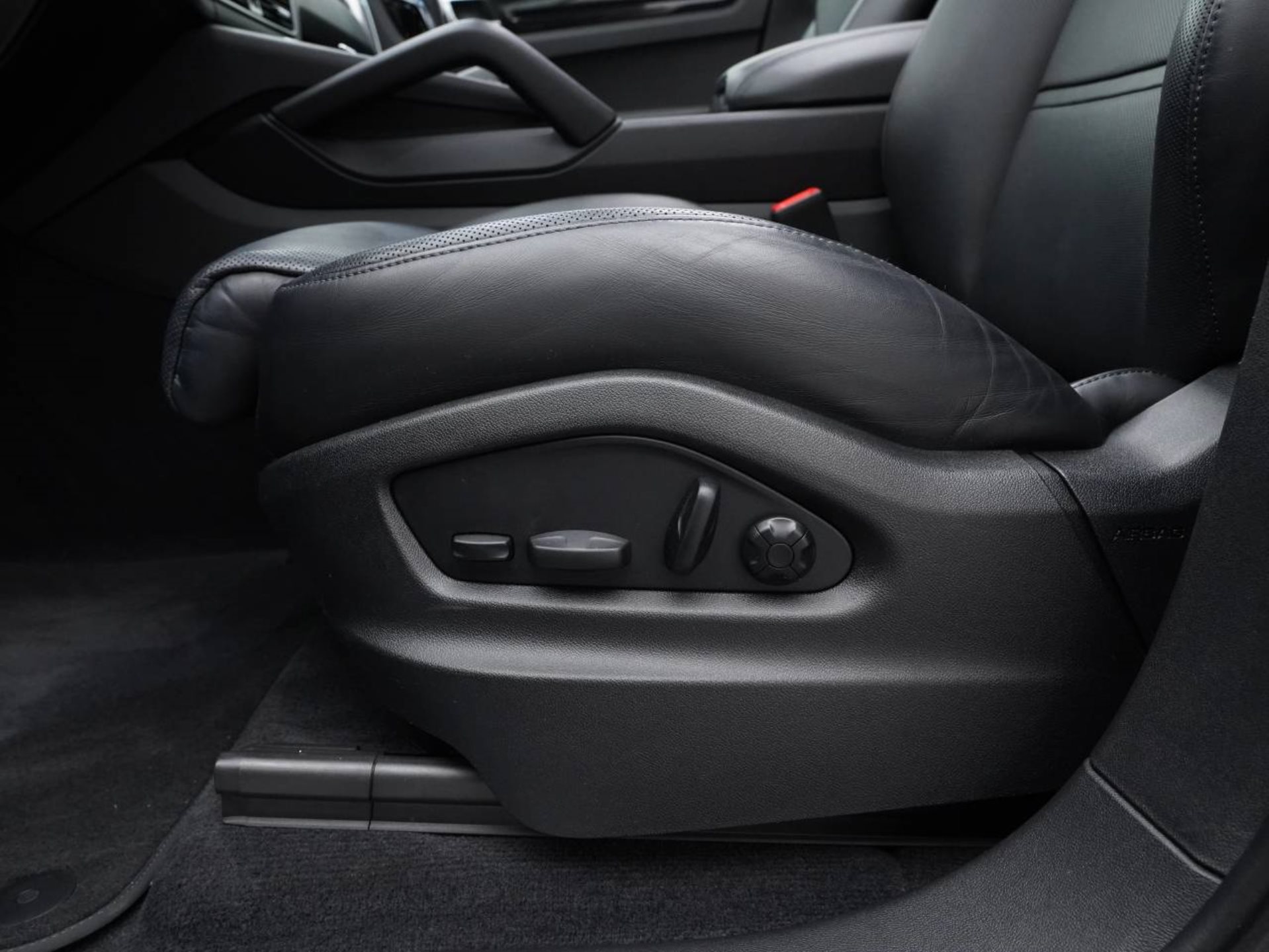 PORSCHE Cayenne E-Hybrid Platinum Edition-image-22