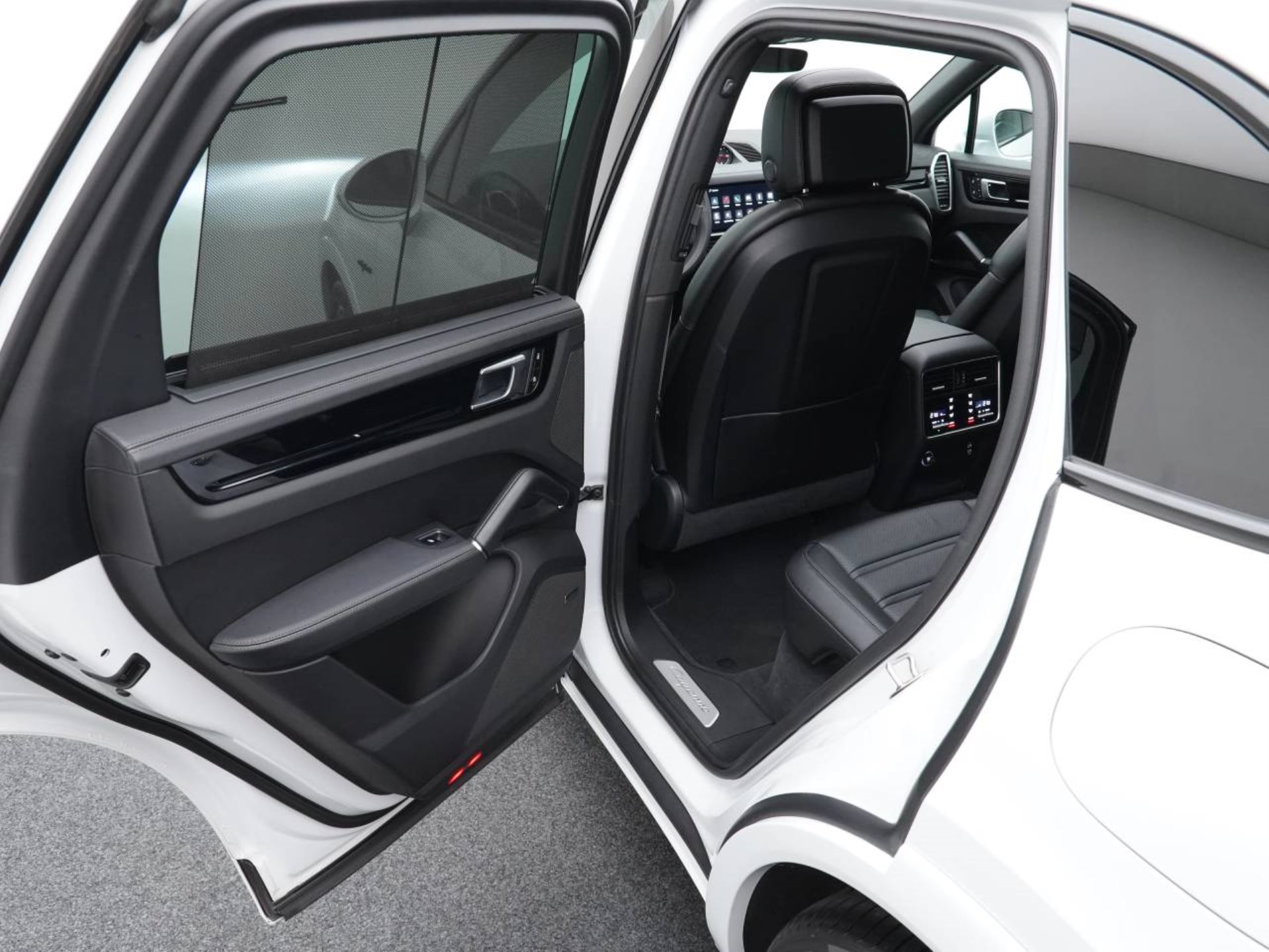 PORSCHE Cayenne E-Hybrid Platinum Edition-image-27