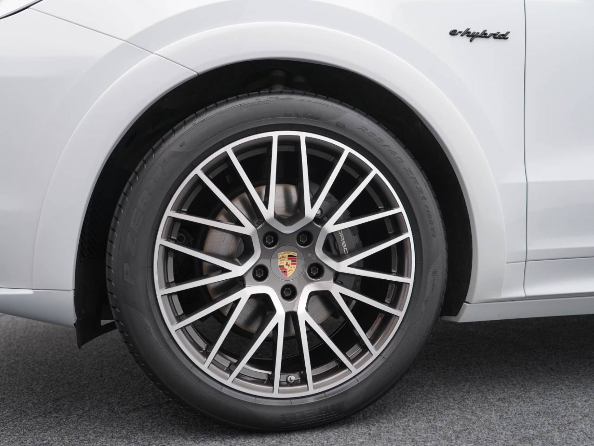 PORSCHE Cayenne E-Hybrid Platinum Edition-image-10