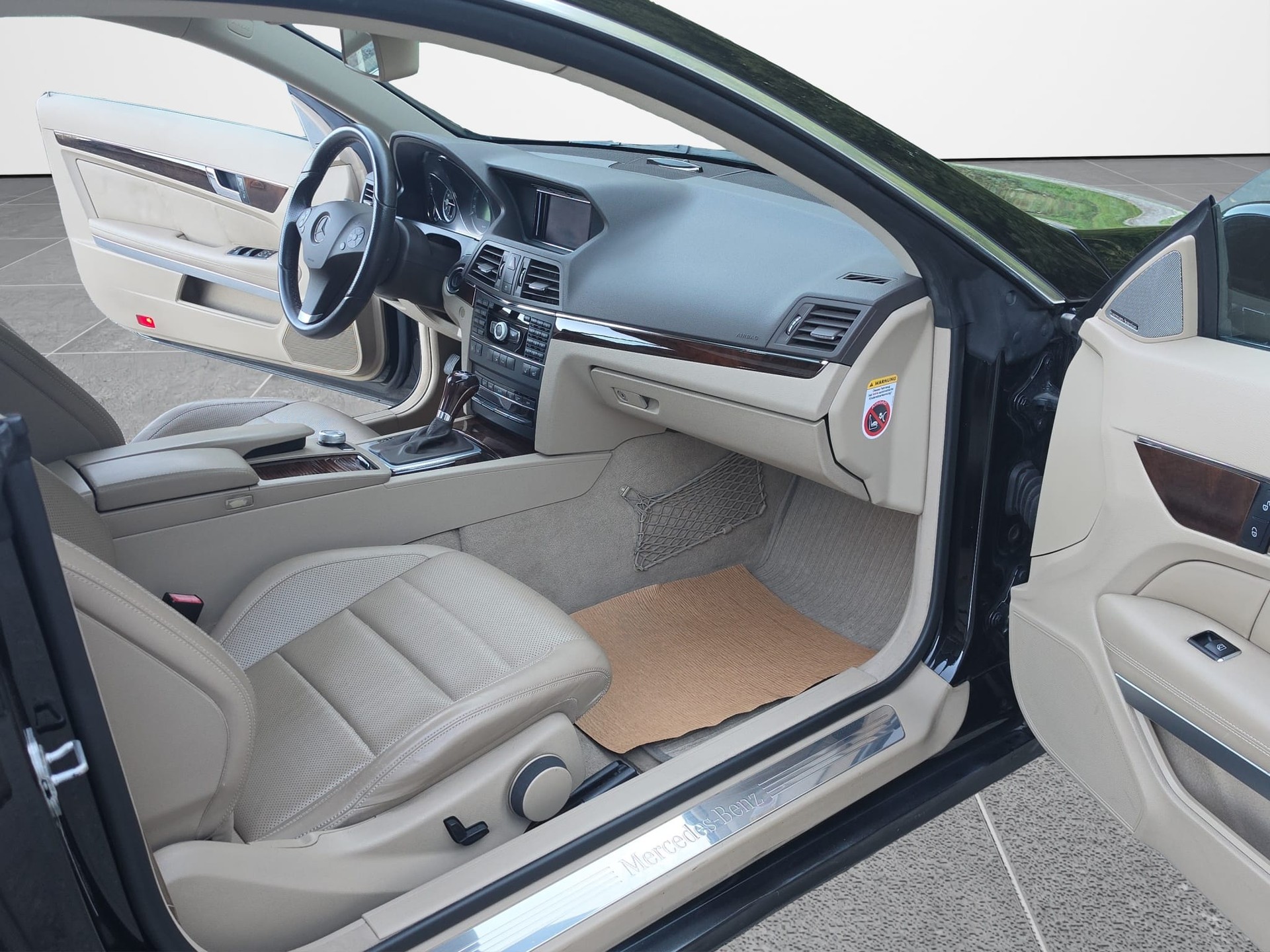 MERCEDES-BENZ E 350 CGI BlueEfficiency 7G-Tronic-image-11