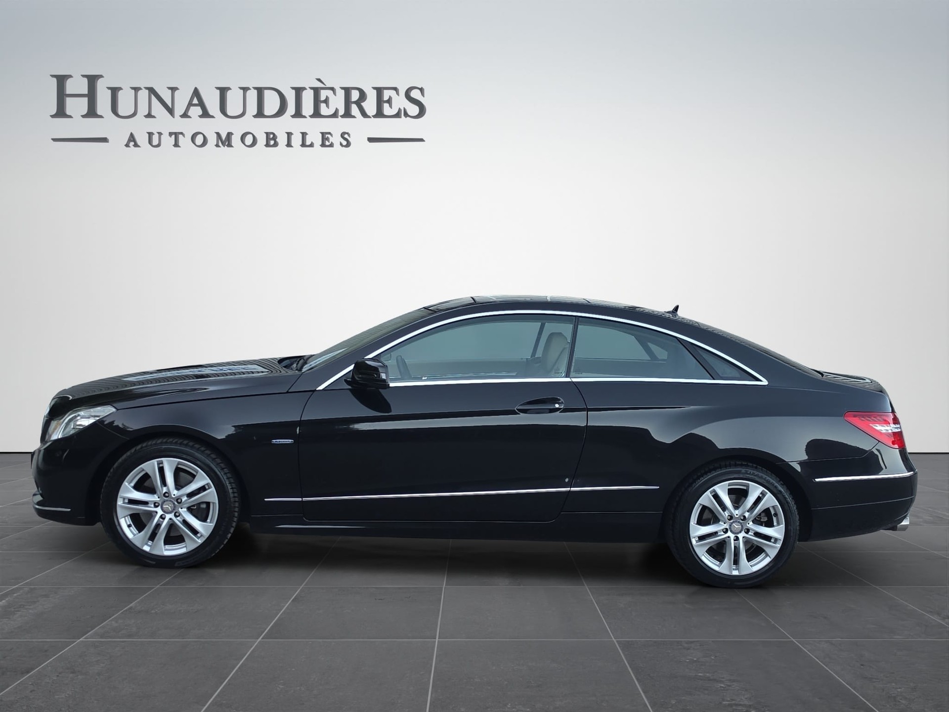 MERCEDES-BENZ E 350 CGI BlueEfficiency 7G-Tronic-image-6