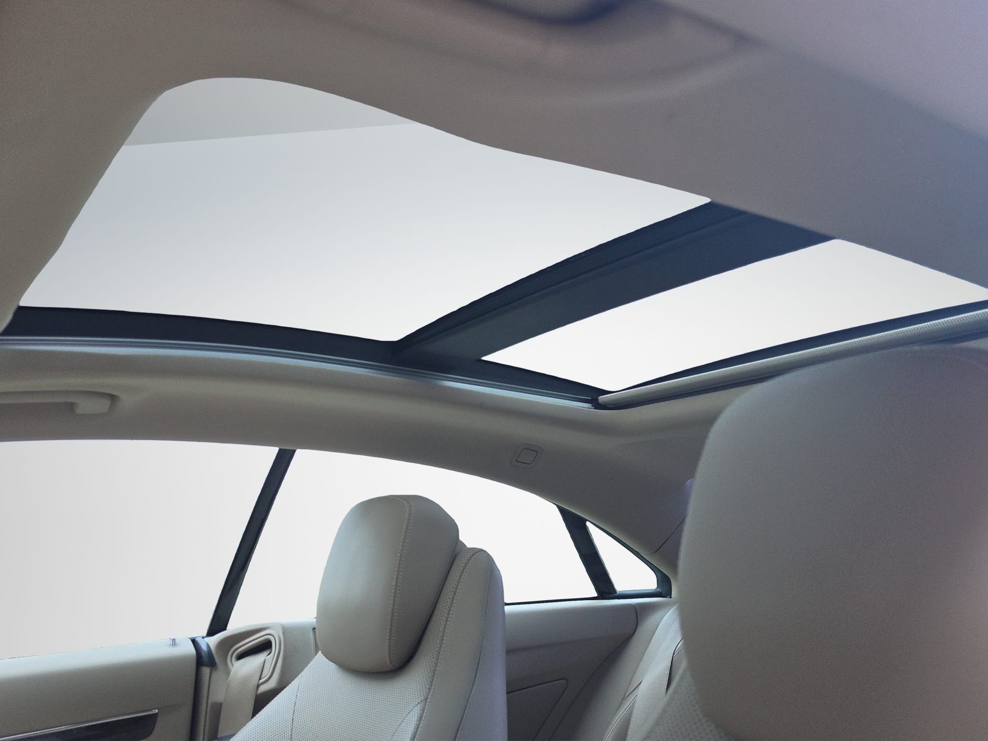MERCEDES-BENZ E 350 CGI BlueEfficiency 7G-Tronic-image-12