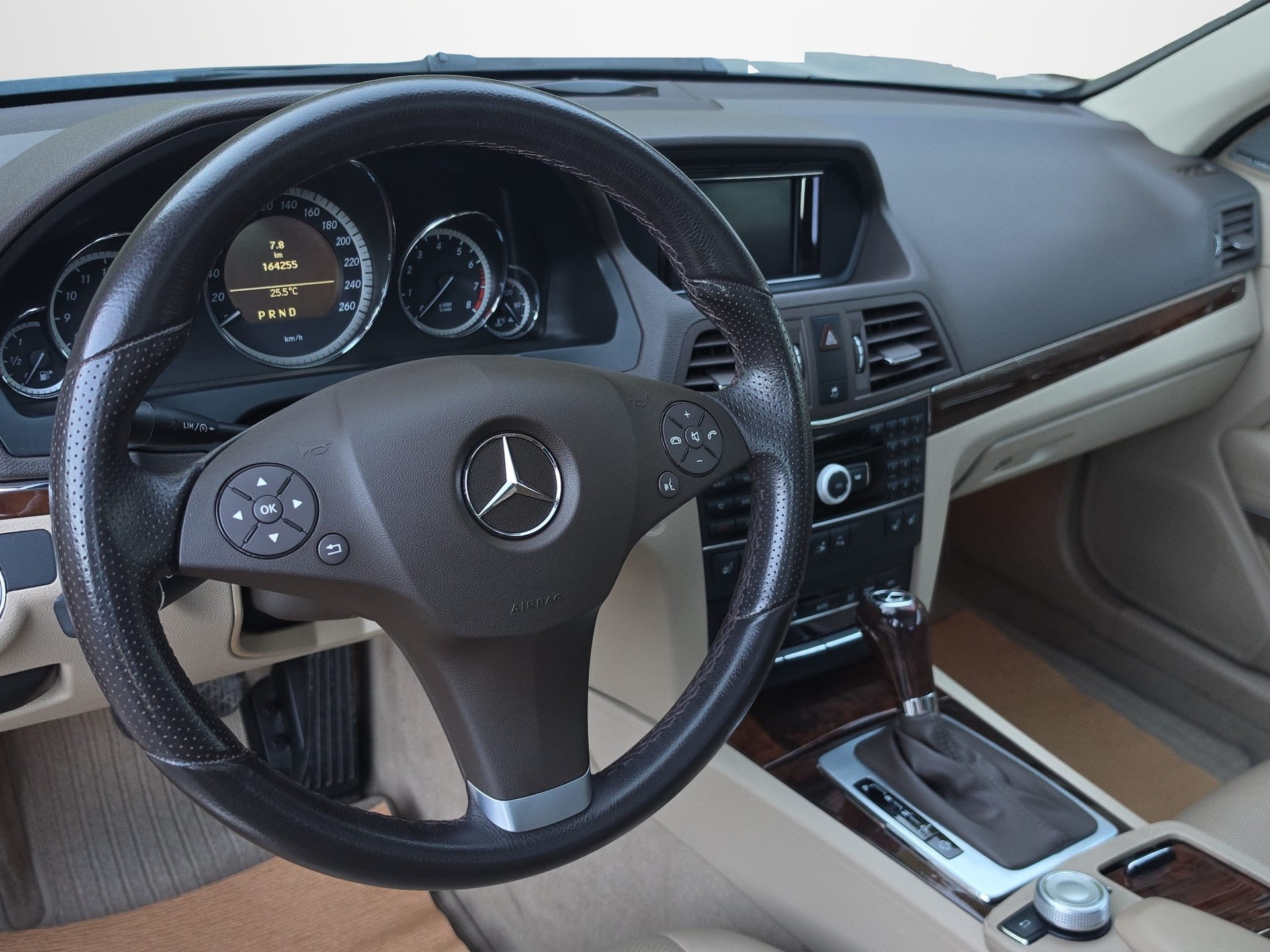 MERCEDES-BENZ E 350 CGI BlueEfficiency 7G-Tronic-image-8