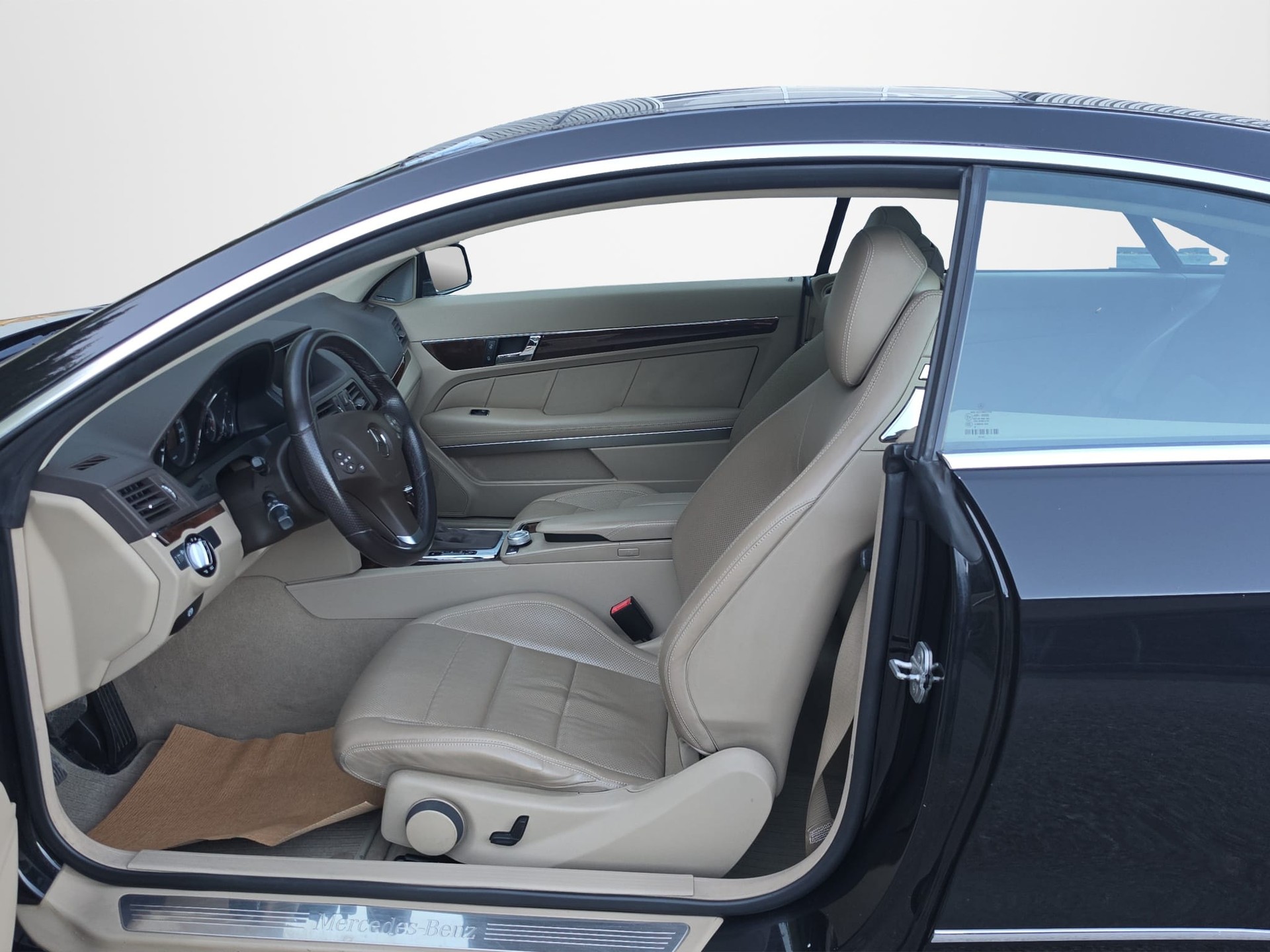 MERCEDES-BENZ E 350 CGI BlueEfficiency 7G-Tronic-image-9