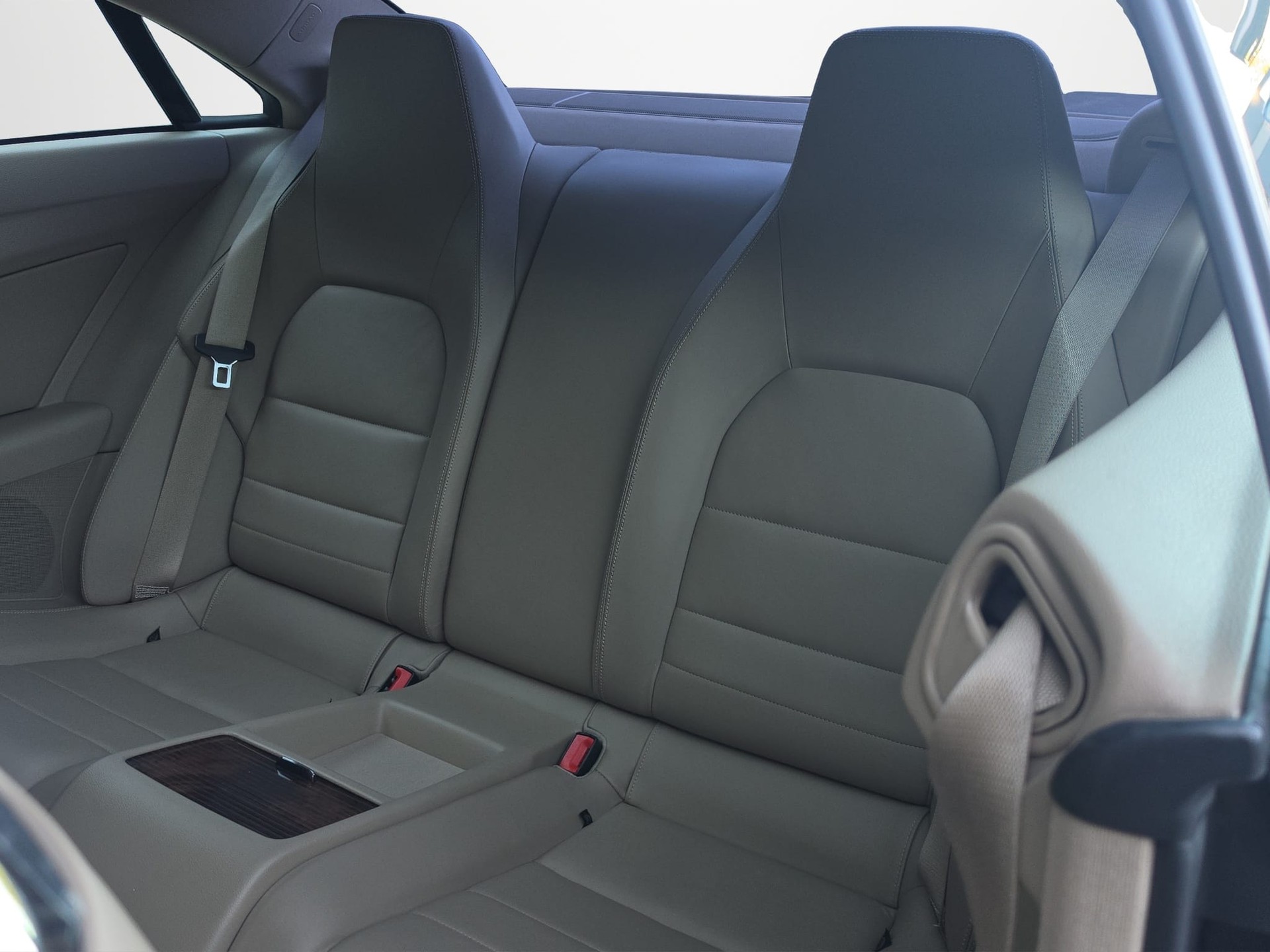 MERCEDES-BENZ E 350 CGI BlueEfficiency 7G-Tronic-image-10