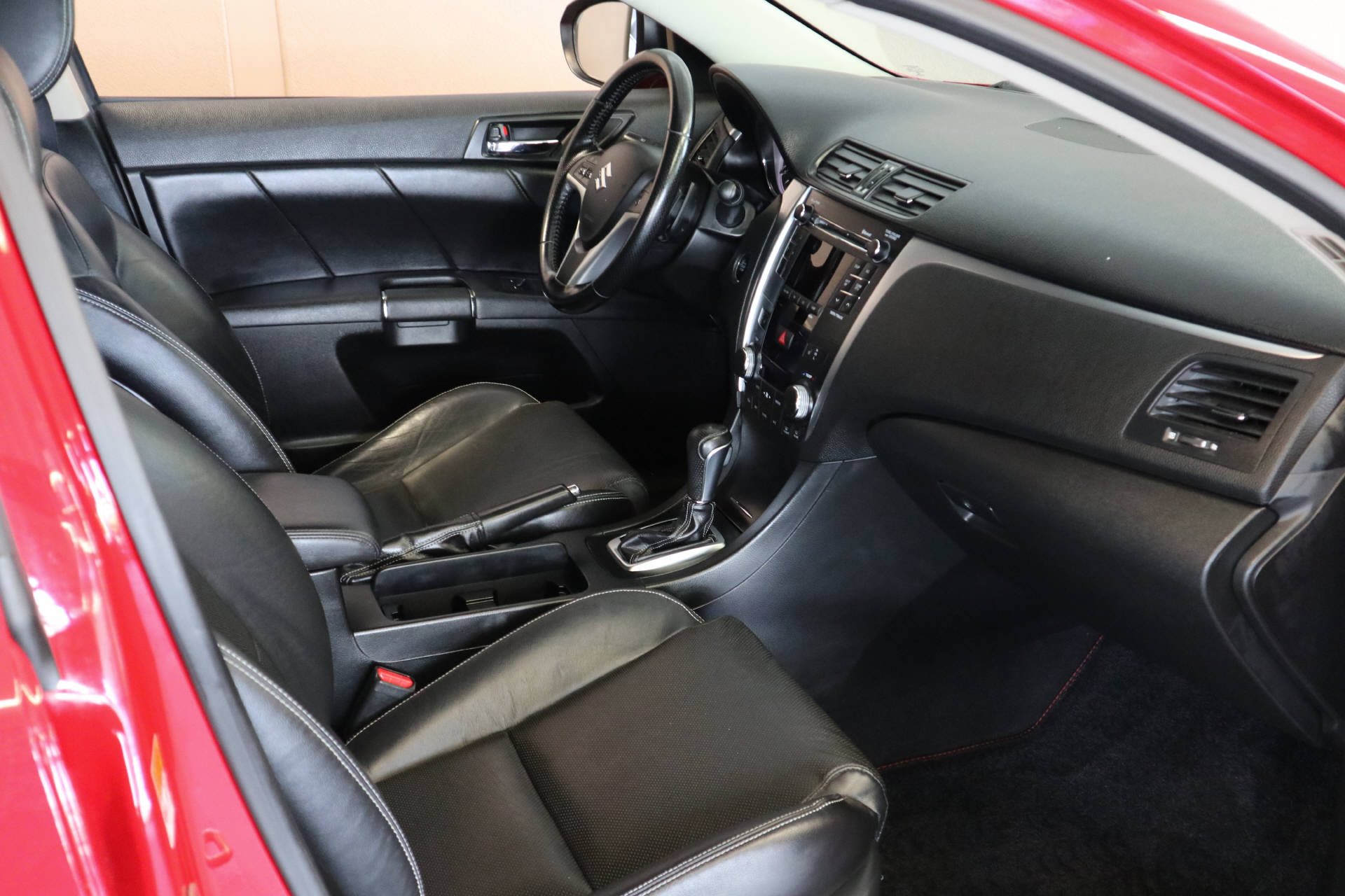 SUZUKI Kizashi 2.4 VVT Sport Indigo CVT 4x4-image-7